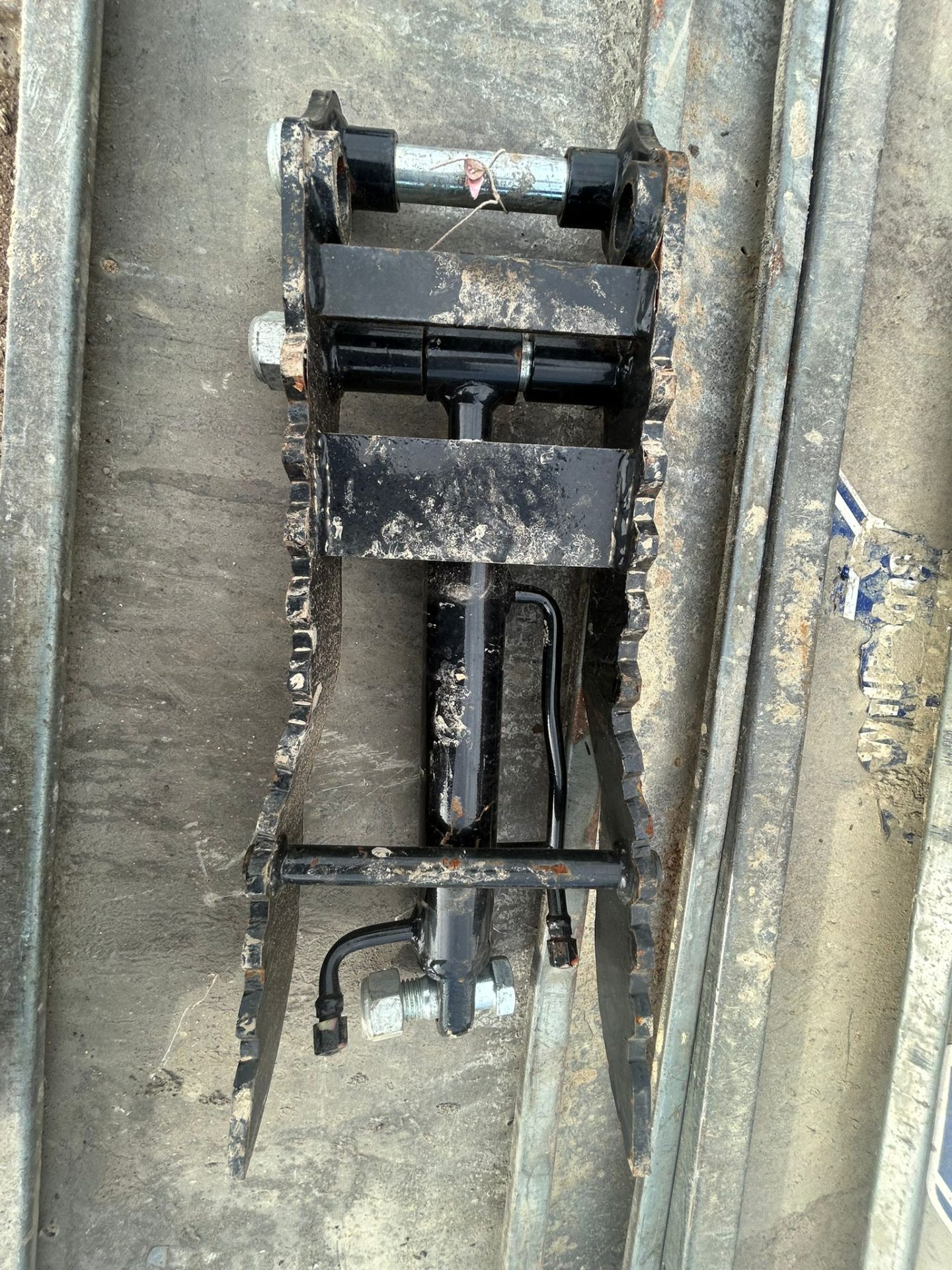 HYDRAULIC THUMB GRAB EXCAVATOR THUMB CLAMP GRAPPLE DIGGER ATTACHMENT QUICK HITCH