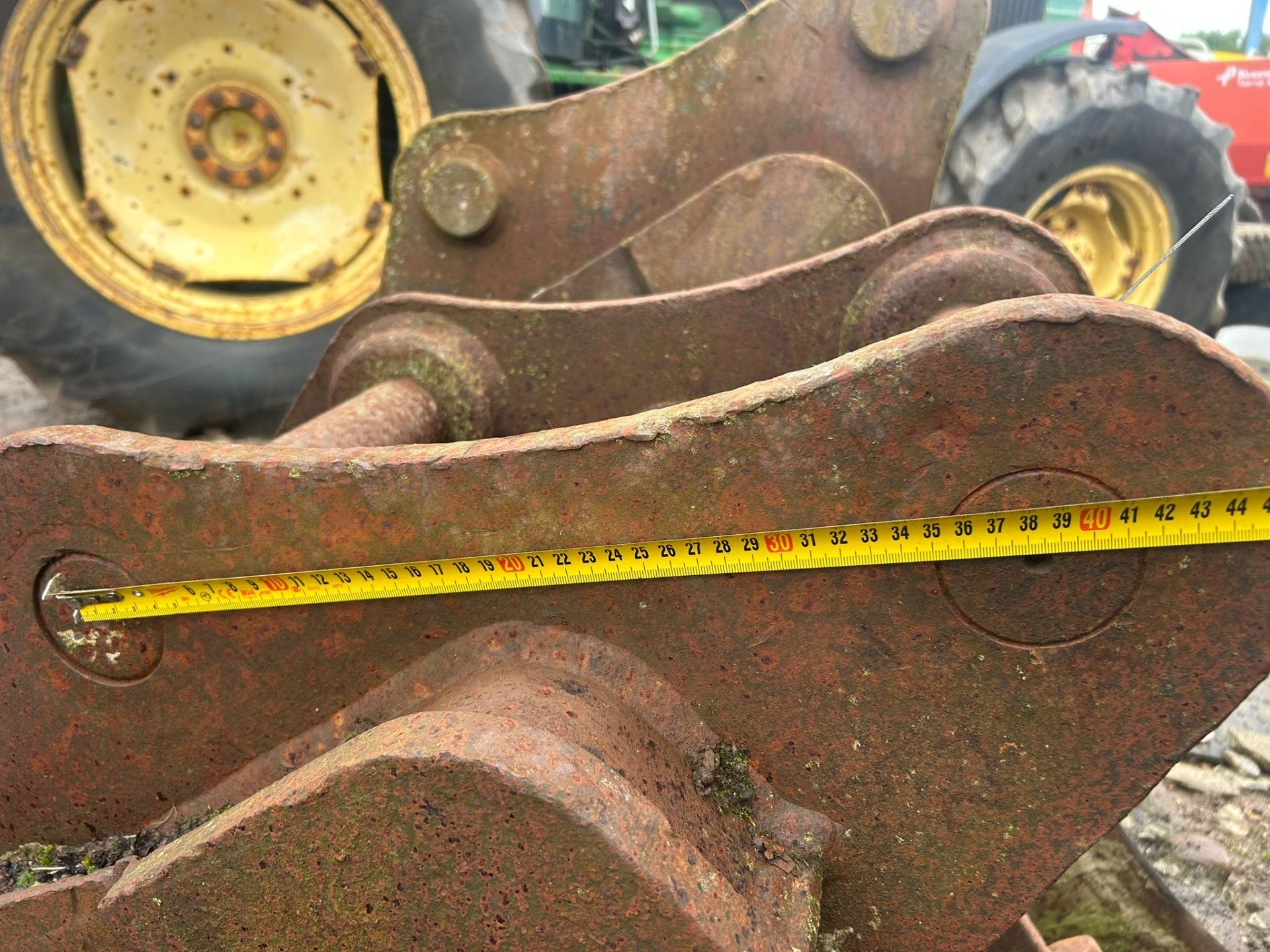 DIGGING BUCKET 65MM PINS 255MM CENTRES 380MM EXCAVATOR BUCKET TAG NO 354099 - Image 2