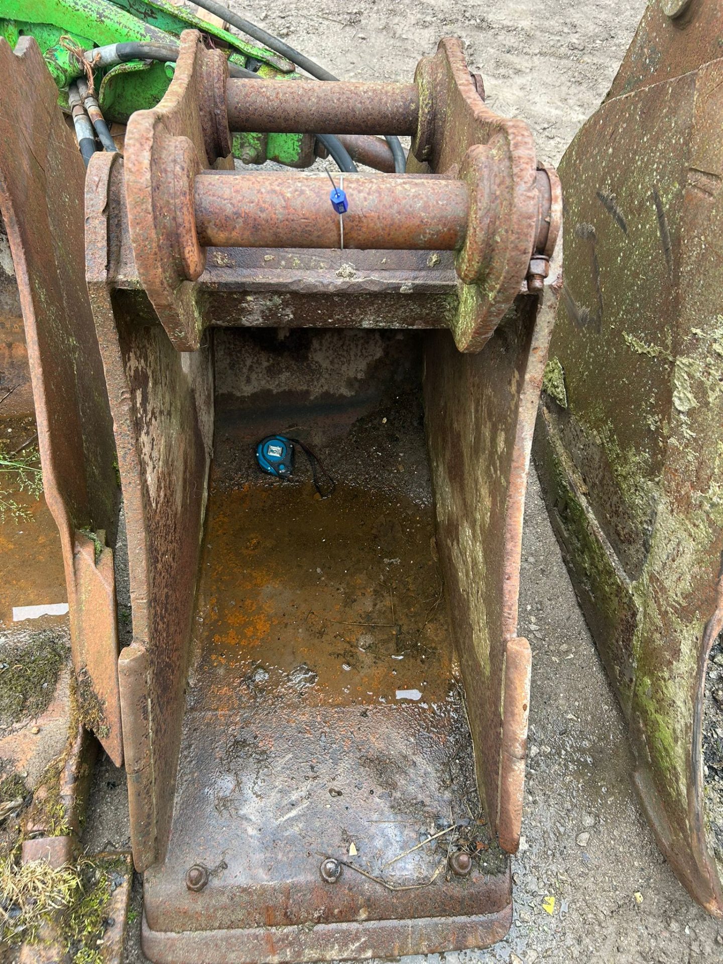 DIGGING BUCKET 65MM PINS 255MM CENTRES 380MM EXCAVATOR BUCKET TAG NO 354099 - Image 3