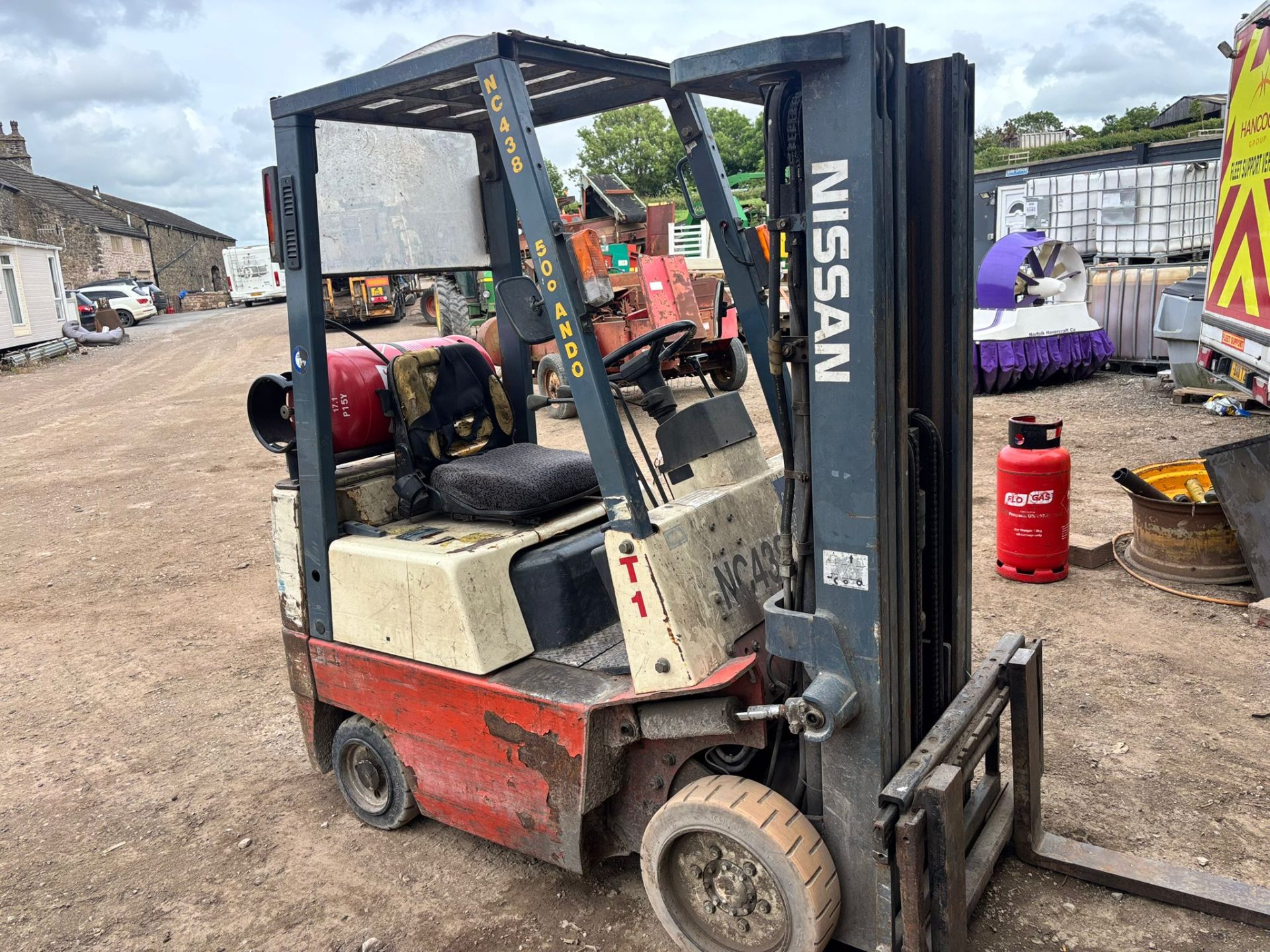 1999 NISSAN 1.5 TON LPG FORKLIFT TRUCK SIDE SHIFT TRIPLE MAST - Image 2