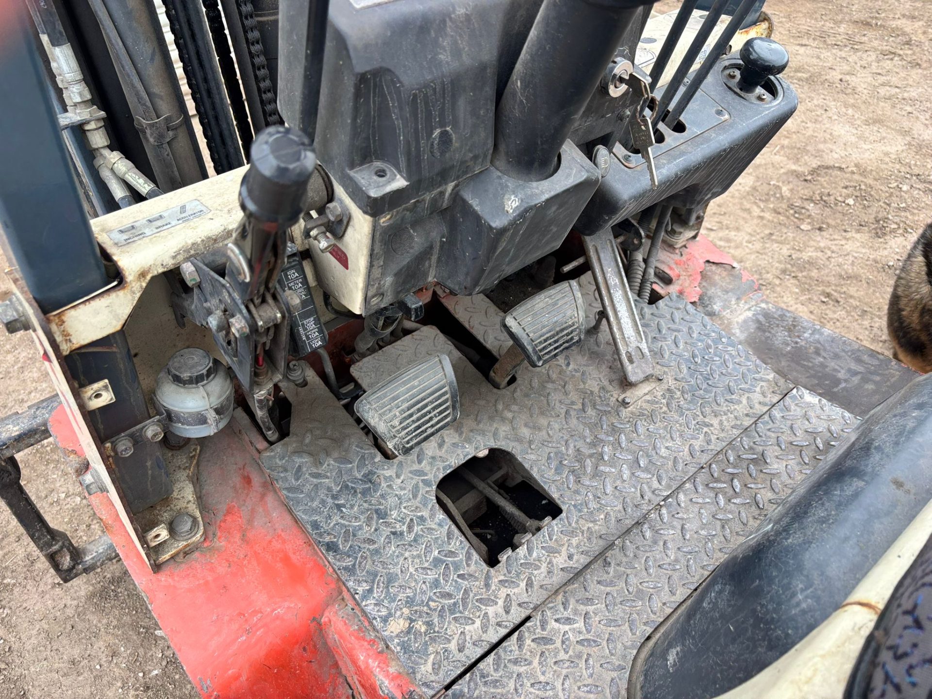 1999 NISSAN 1.5 TON LPG FORKLIFT TRUCK SIDE SHIFT TRIPLE MAST - Image 6
