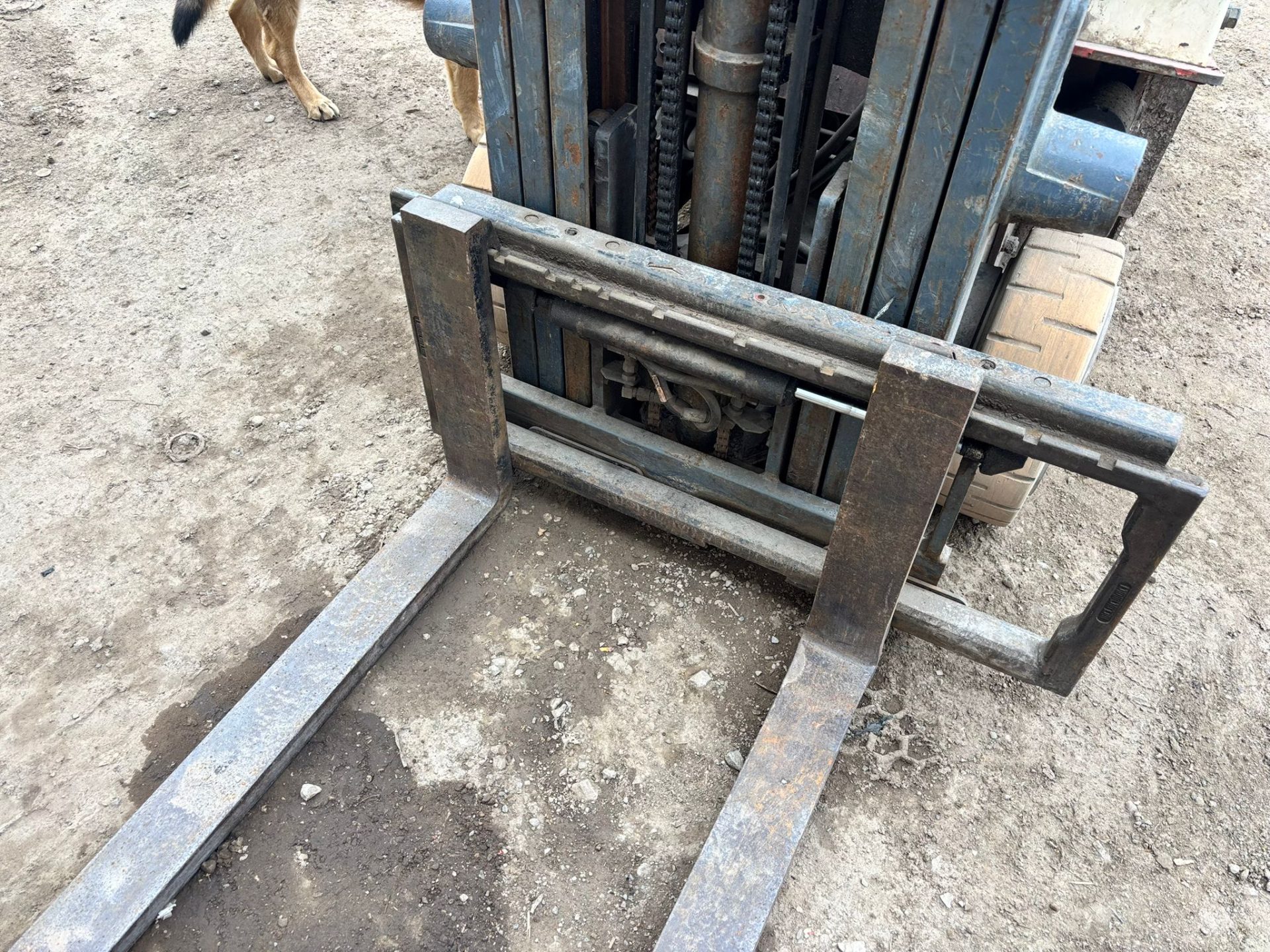 1999 NISSAN 1.5 TON LPG FORKLIFT TRUCK SIDE SHIFT TRIPLE MAST - Image 8