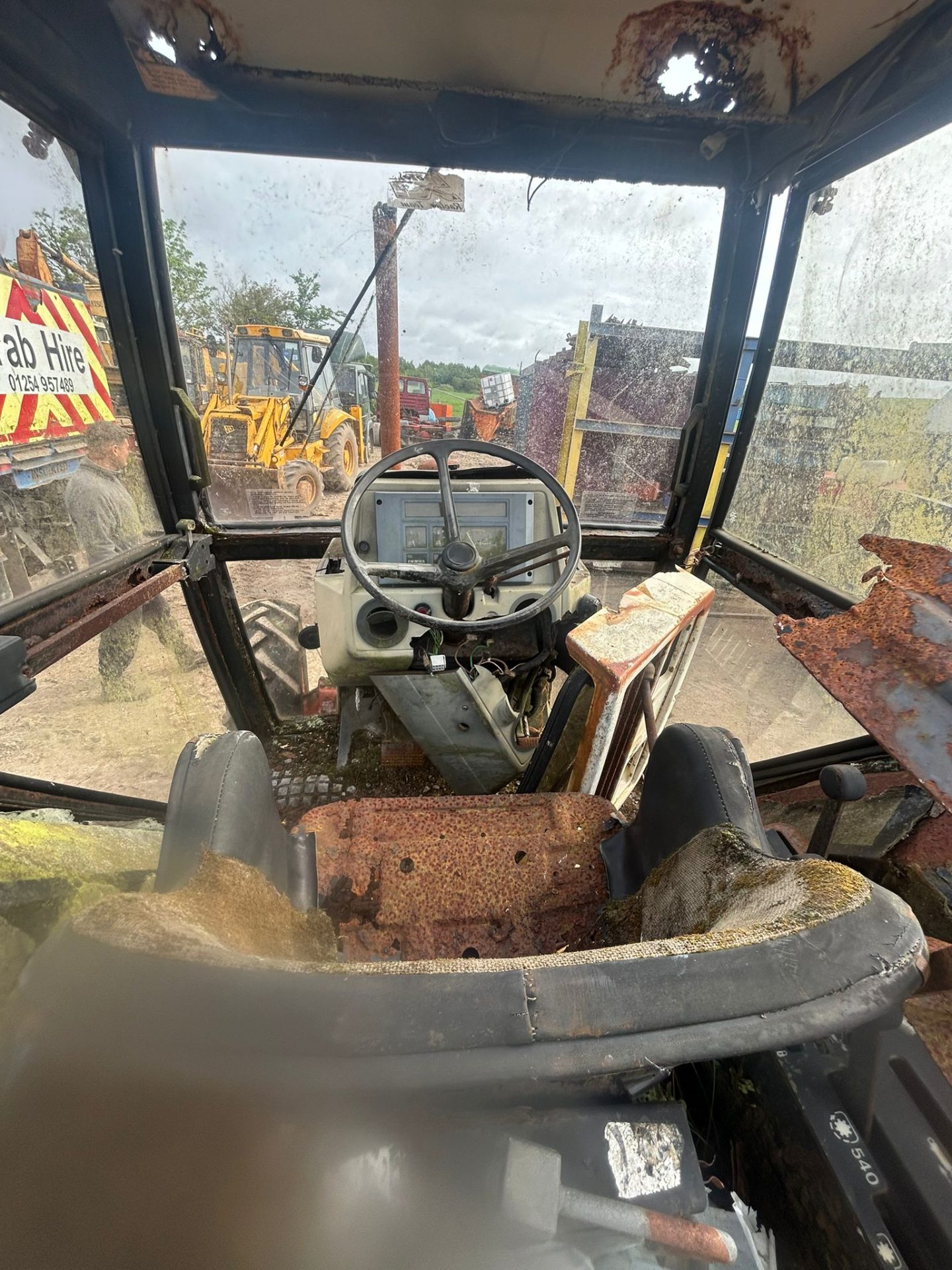 DAVID BROWN 1490 4WD TRACTOR – SPARES OR REPAIRS - Image 5