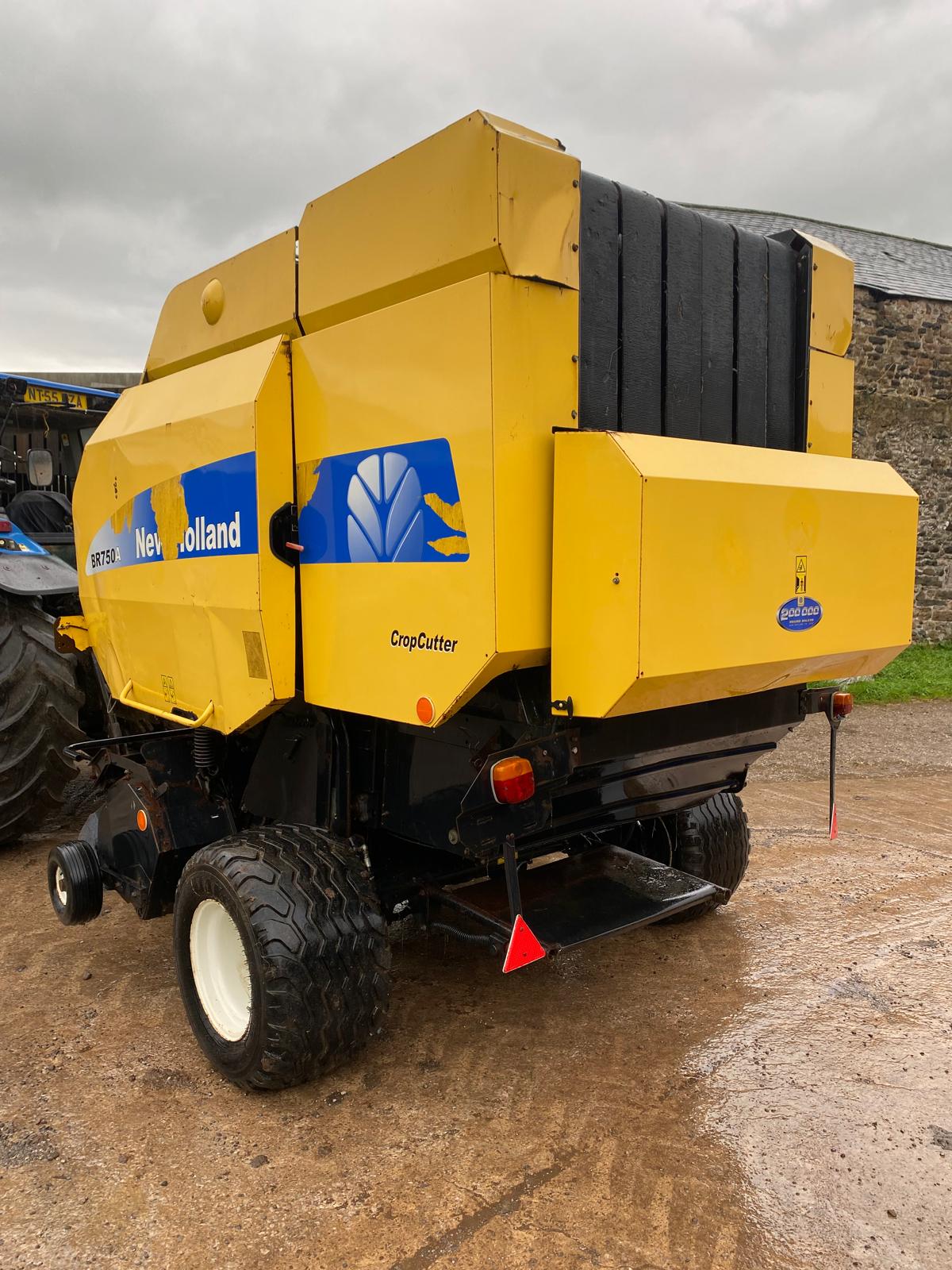 2007 NEW HOLLAND BR750A CROPCUTTER ROUND BALER TRACTOR SILAGE - Image 4