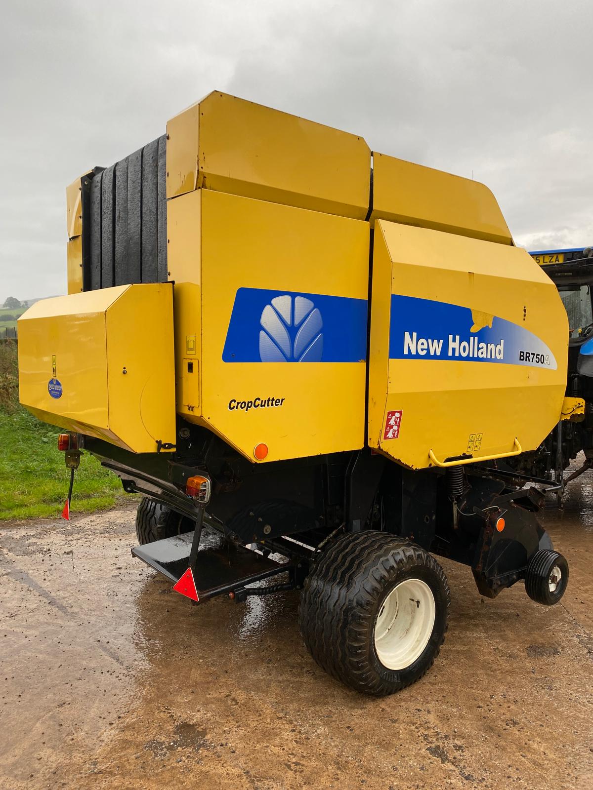 2007 NEW HOLLAND BR750A CROPCUTTER ROUND BALER TRACTOR SILAGE - Image 5