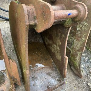 DIGGING BUCKET 65MM PINS 255MM CENTRES 380MM EXCAVATOR BUCKET TAG NO 354099