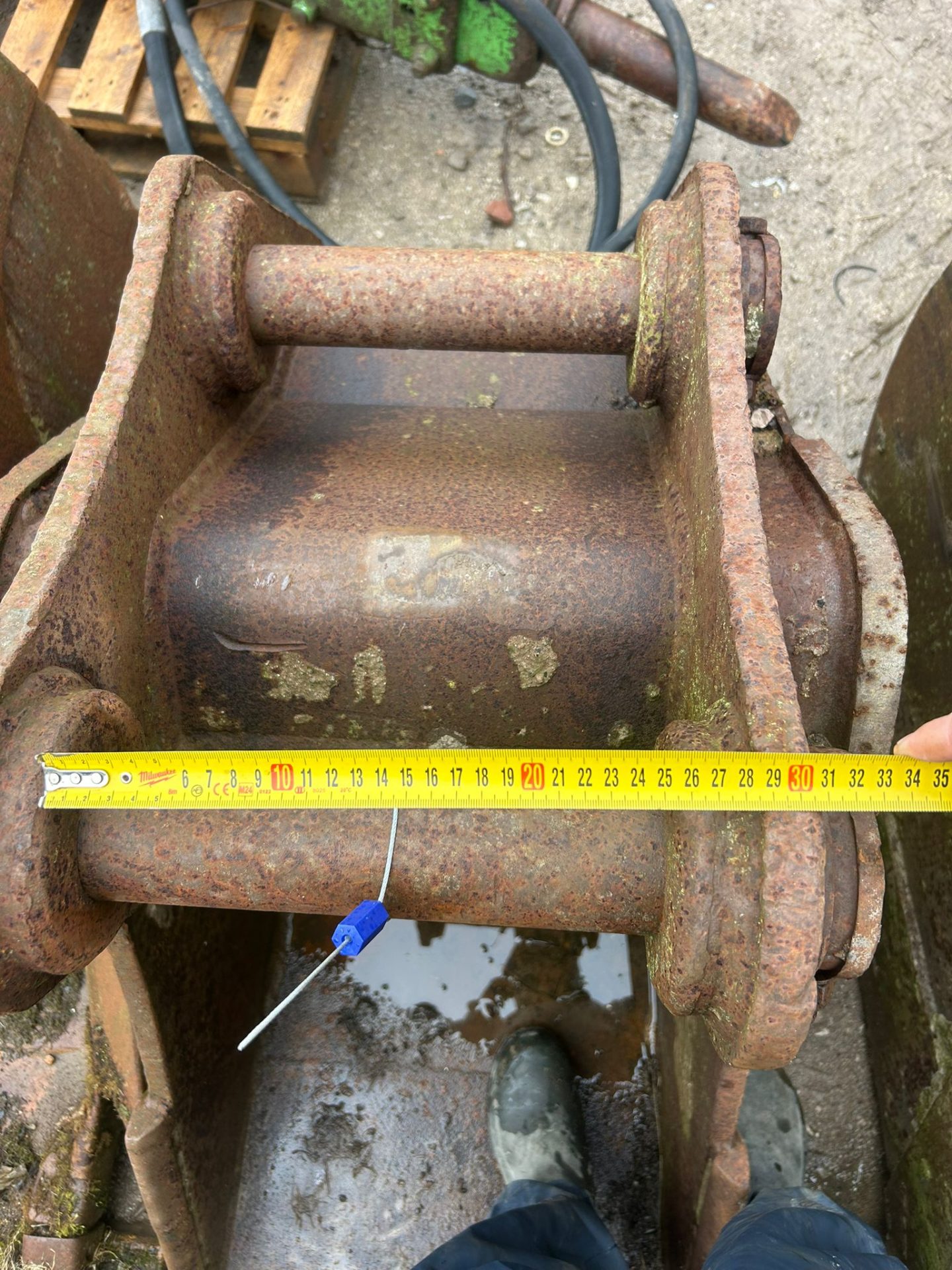 DIGGING BUCKET 65MM PINS 255MM CENTRES 380MM EXCAVATOR BUCKET TAG NO 354099 - Image 4