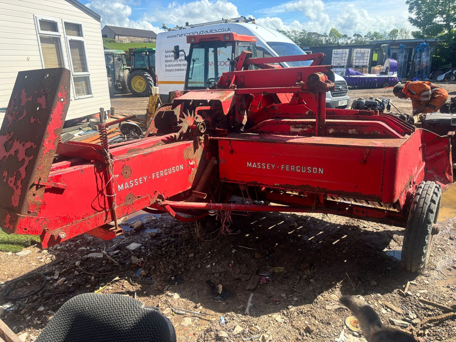 MASSEY FERGUSON 703 SMALL SQUARE BALER CONVENTIONAL HAY STRAW PTO FARM TRACTOR BALER