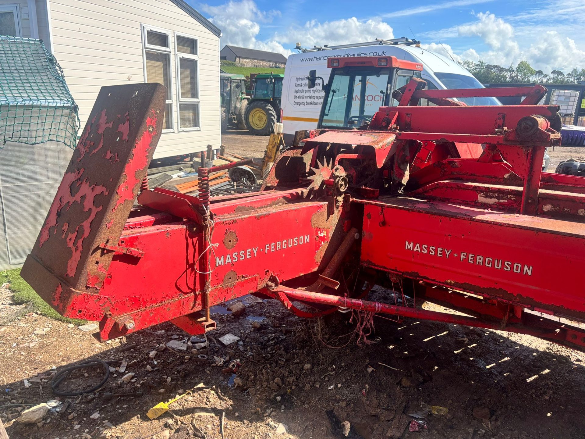MASSEY FERGUSON 703 SMALL SQUARE BALER CONVENTIONAL HAY STRAW PTO FARM TRACTOR BALER - Image 5