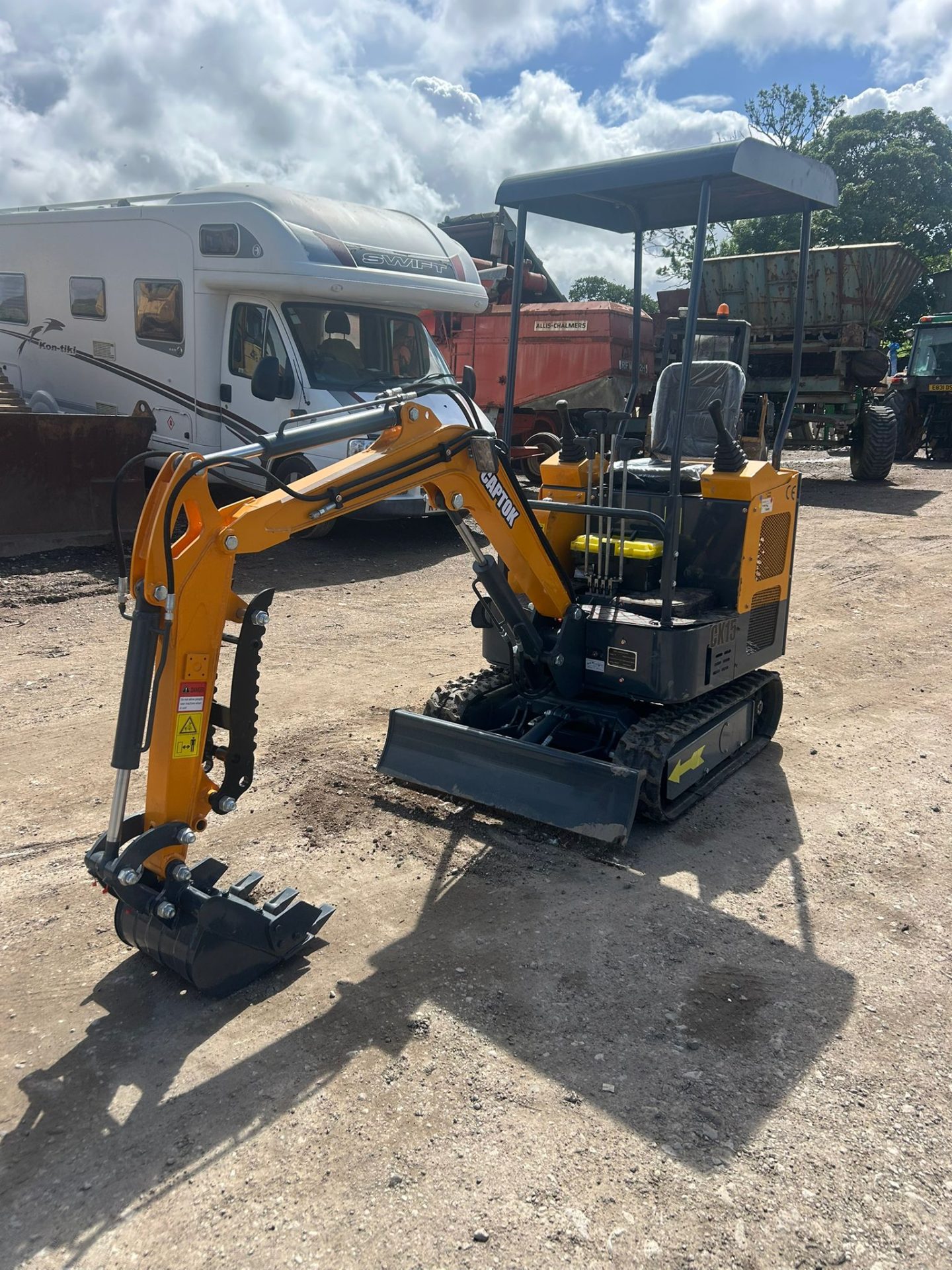CAPTOK CK15 MINI DIGGER MICRO EXCAVATOR TRACKED SERVO CONTROLS 1 TON DIGGER COMPACT EXCAVATOR - Image 2