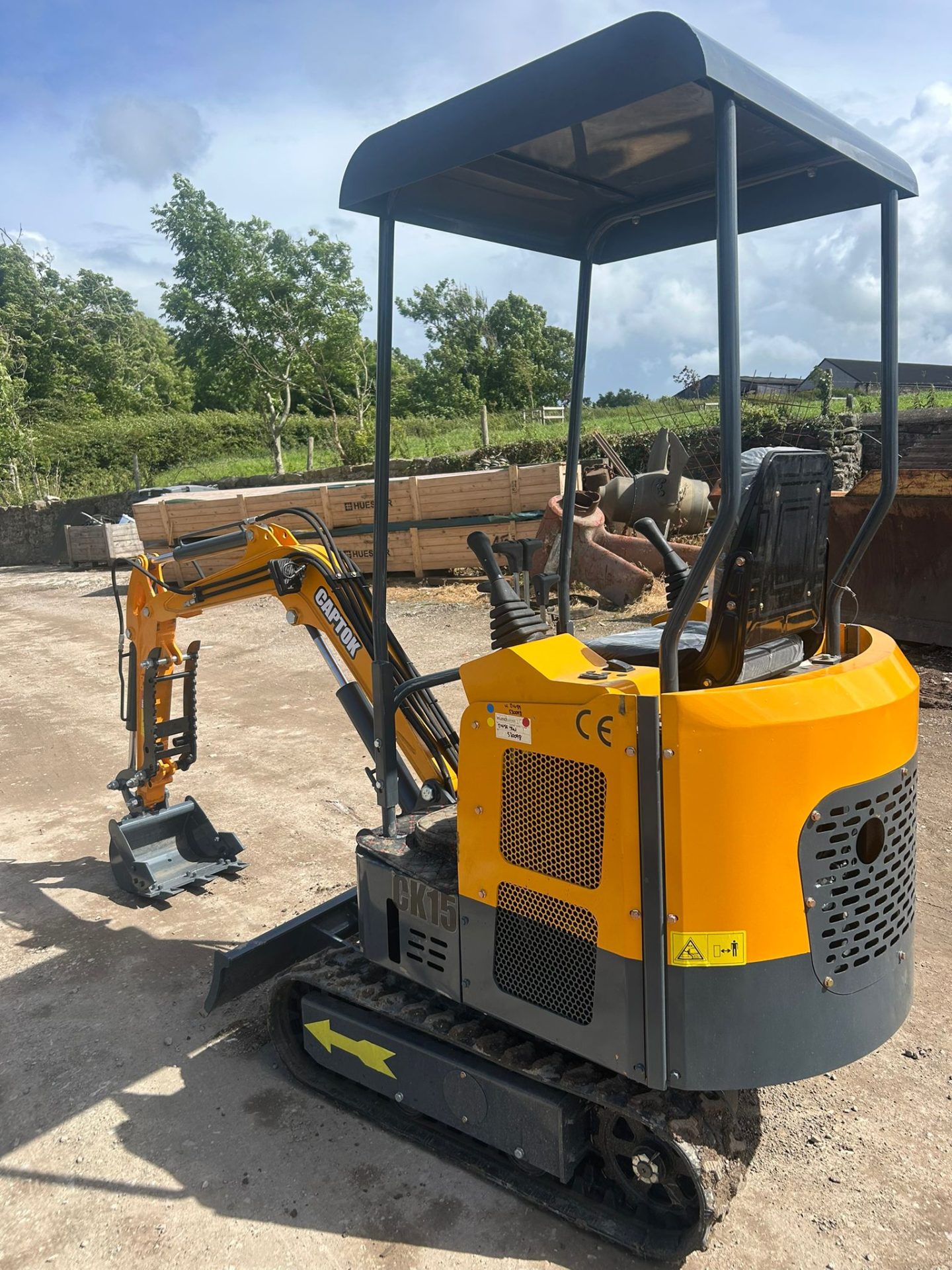 CAPTOK CK15 MINI DIGGER MICRO EXCAVATOR TRACKED SERVO CONTROLS 1 TON DIGGER COMPACT EXCAVATOR - Image 3