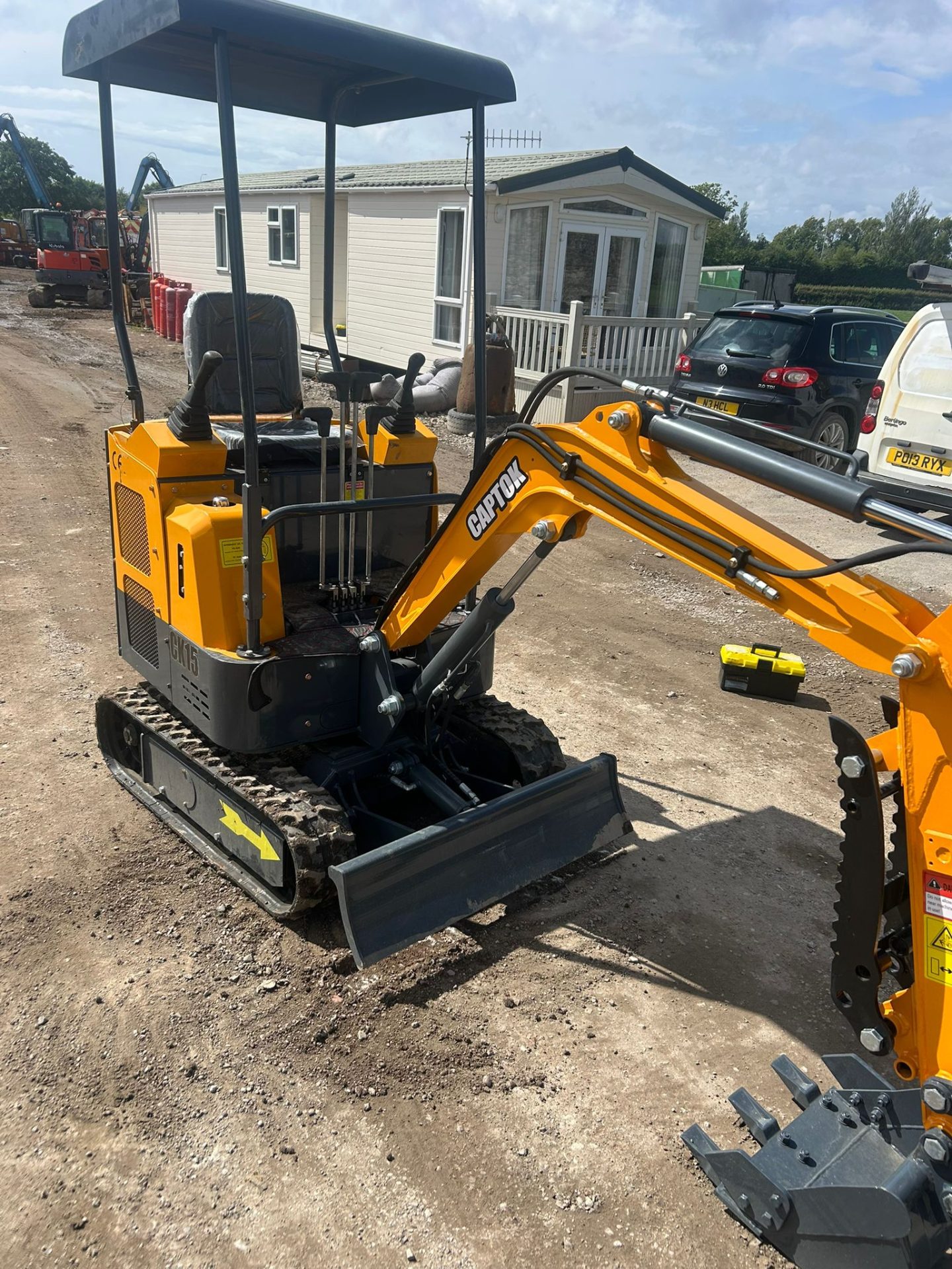 CAPTOK CK15 MINI DIGGER MICRO EXCAVATOR TRACKED SERVO CONTROLS 1 TON DIGGER COMPACT EXCAVATOR - Image 5