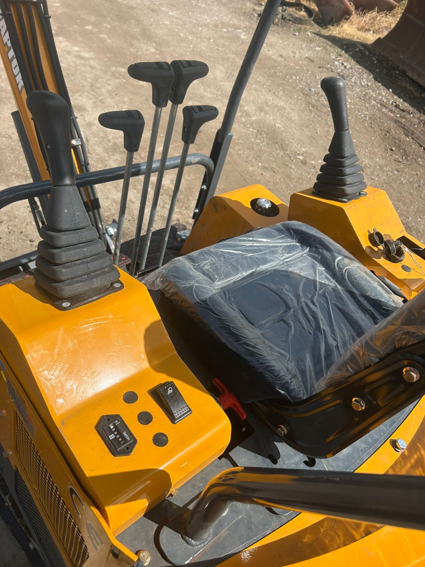 CAPTOK CK15 MINI DIGGER MICRO EXCAVATOR TRACKED SERVO CONTROLS 1 TON DIGGER COMPACT EXCAVATOR - Image 7