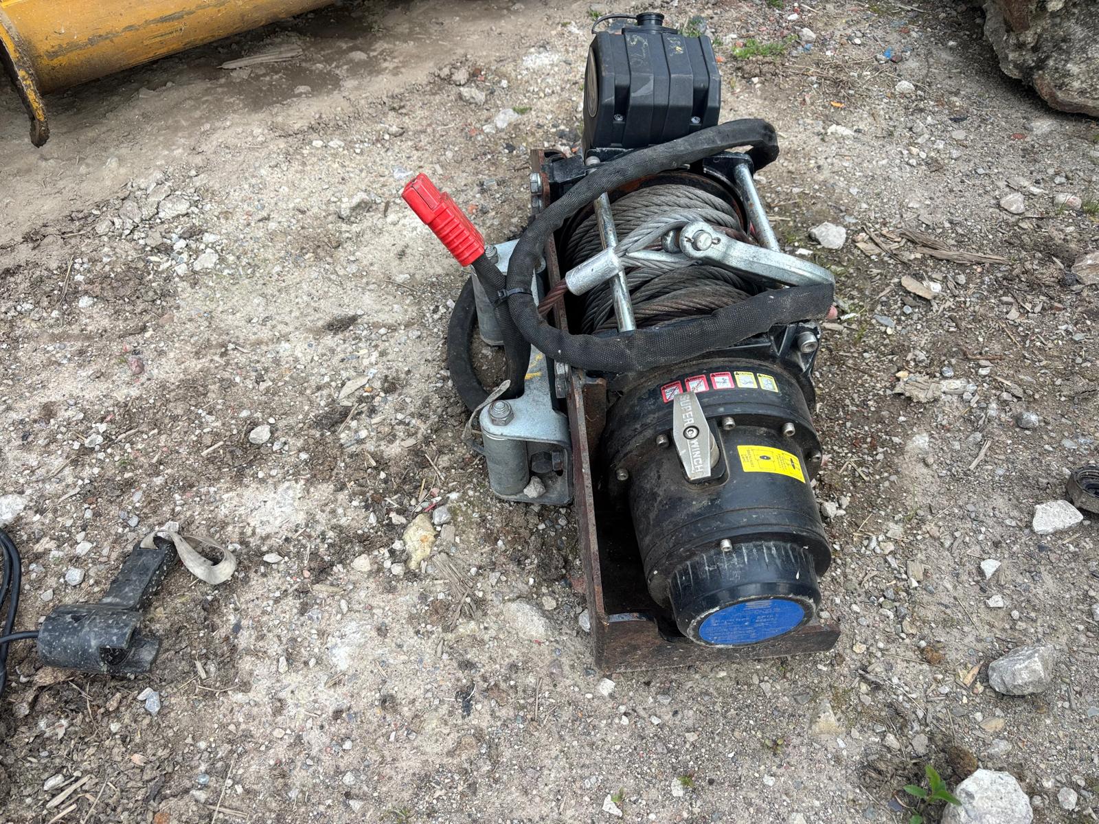 12V SUPERWINCH EP16.5 ELECTRIC RECOVERY WINCH 6.8 TON 15,000LB - Image 2