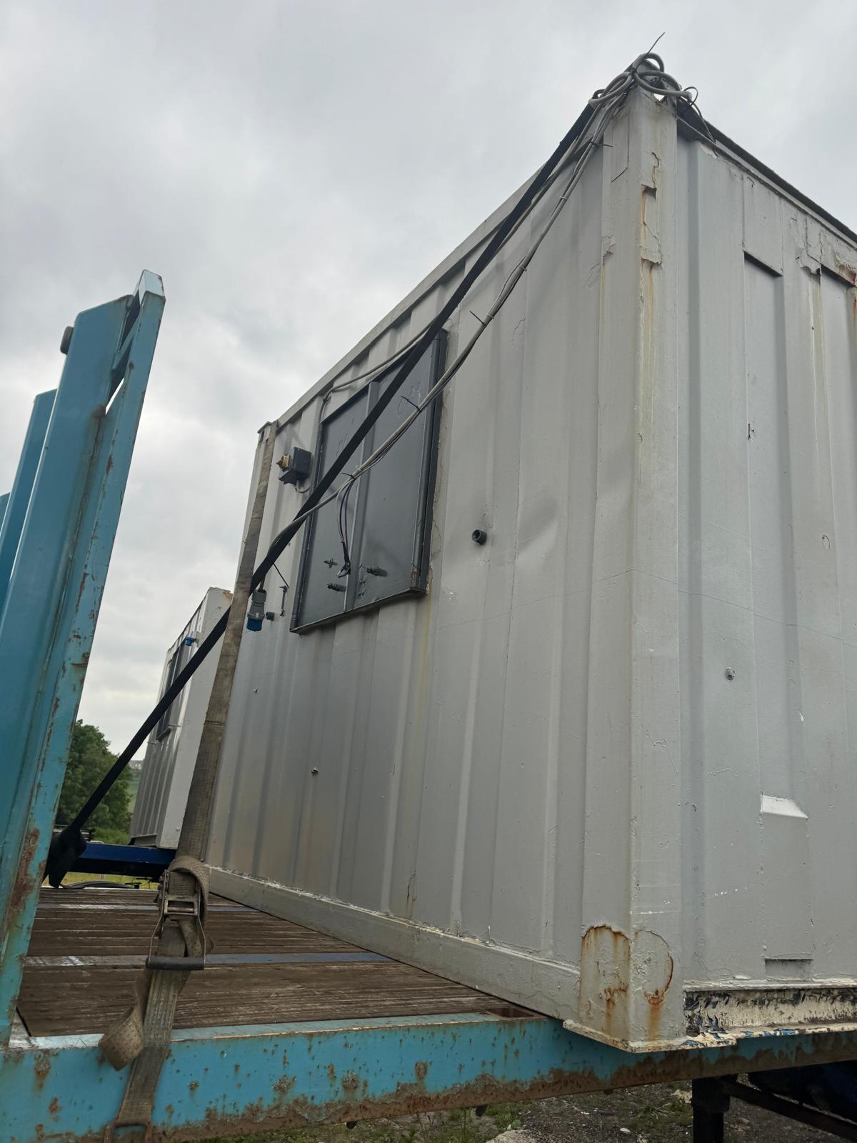30FT x 10FT SITE OFFICE CABIN CONTAINER PORTABLE OFFICE WELFARE UNIT STORAGE CABIN PRICE IS PER CABIN - Image 3