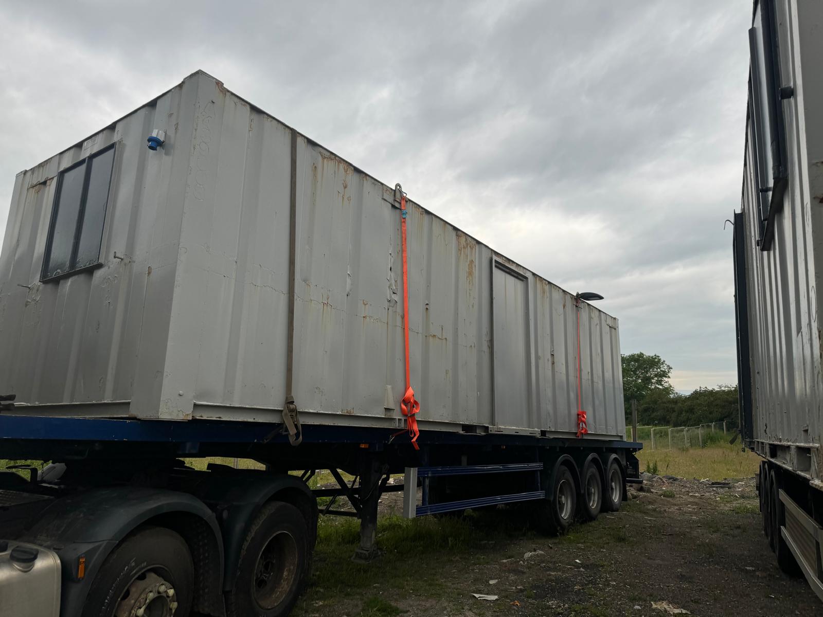 30FT x 10FT SITE OFFICE CABIN CONTAINER PORTABLE OFFICE WELFARE UNIT STORAGE CABIN PRICE IS PER CABIN - Image 4