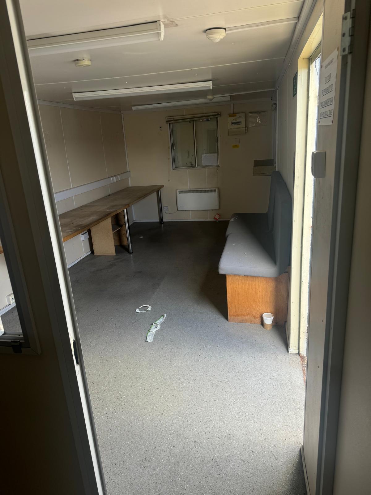 30FT x 10FT SITE OFFICE CABIN CONTAINER PORTABLE OFFICE WELFARE UNIT STORAGE CABIN PRICE IS PER CABIN - Image 10