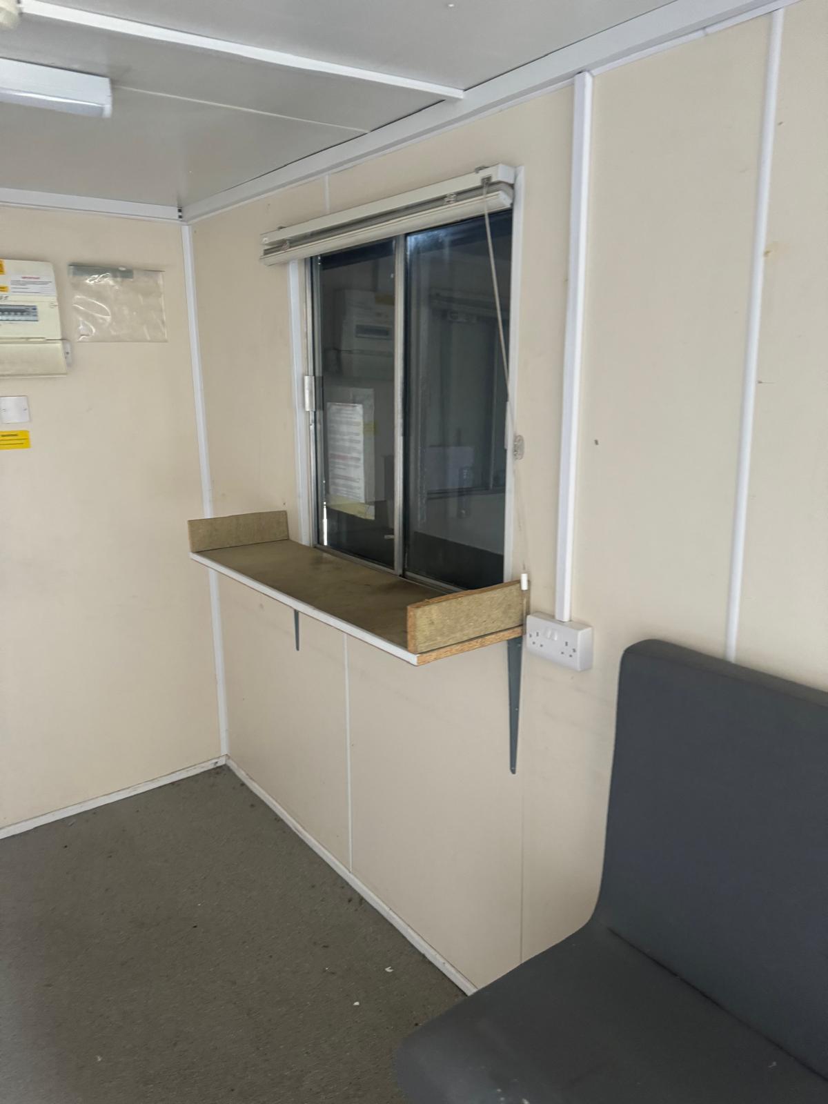 30FT x 10FT SITE OFFICE CABIN CONTAINER PORTABLE OFFICE WELFARE UNIT STORAGE CABIN PRICE IS PER CABIN - Image 11