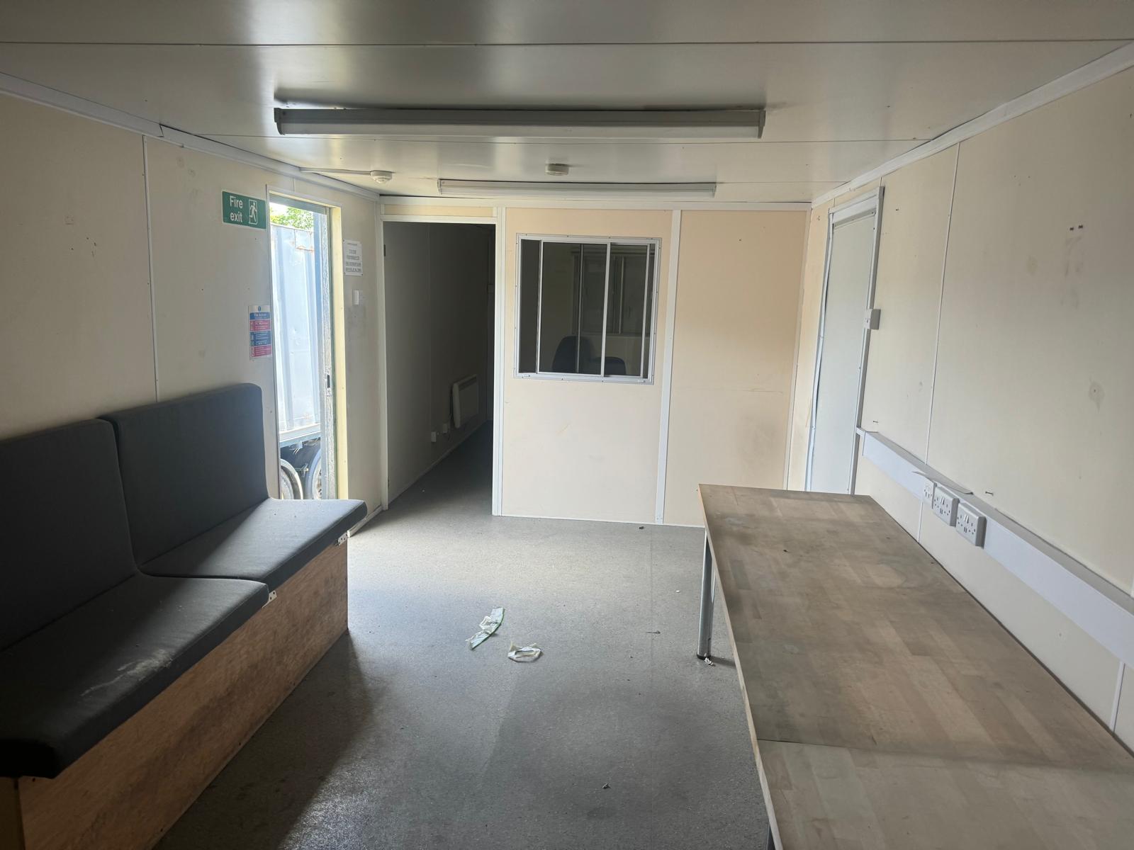 30FT x 10FT SITE OFFICE CABIN CONTAINER PORTABLE OFFICE WELFARE UNIT STORAGE CABIN PRICE IS PER CABIN - Image 15