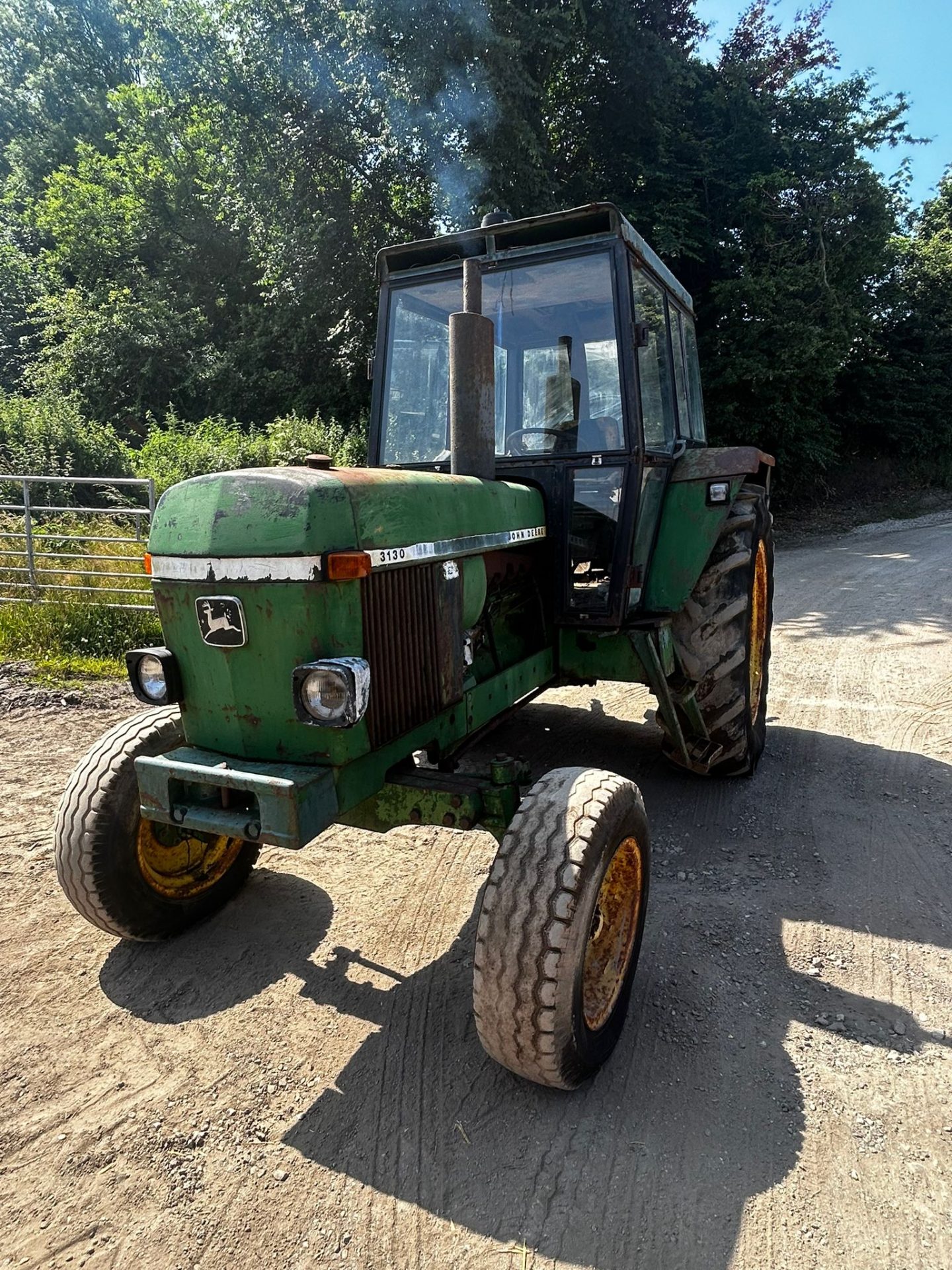 JOHN DEERE 3130 2WD TRACTOR CAB PTO CLASSIC FARM TRACTOR - Image 3