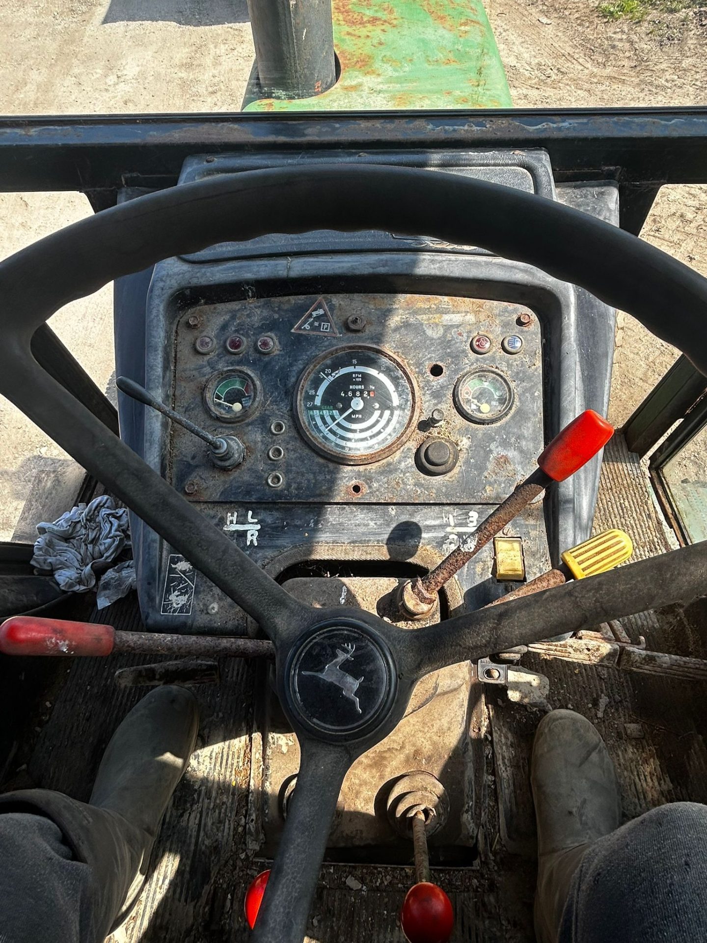 JOHN DEERE 3130 2WD TRACTOR CAB PTO CLASSIC FARM TRACTOR - Image 6