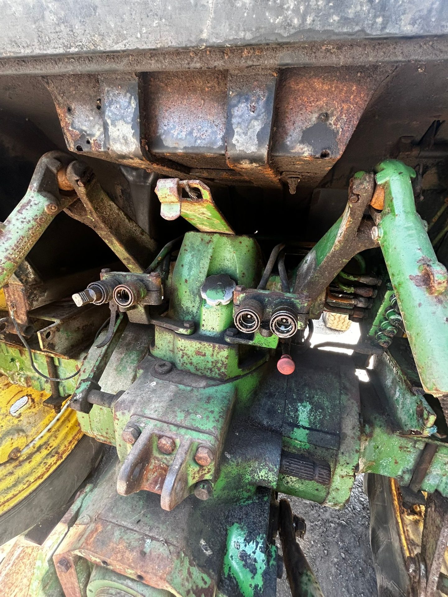 JOHN DEERE 3130 2WD TRACTOR CAB PTO CLASSIC FARM TRACTOR - Image 9