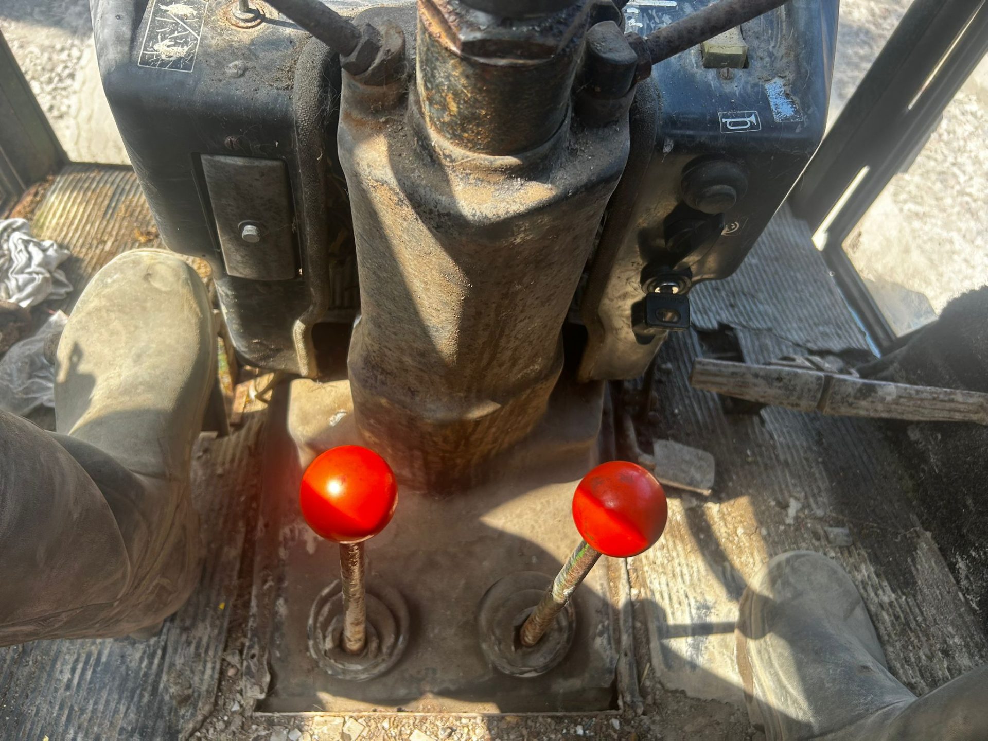 JOHN DEERE 3130 2WD TRACTOR CAB PTO CLASSIC FARM TRACTOR - Image 11