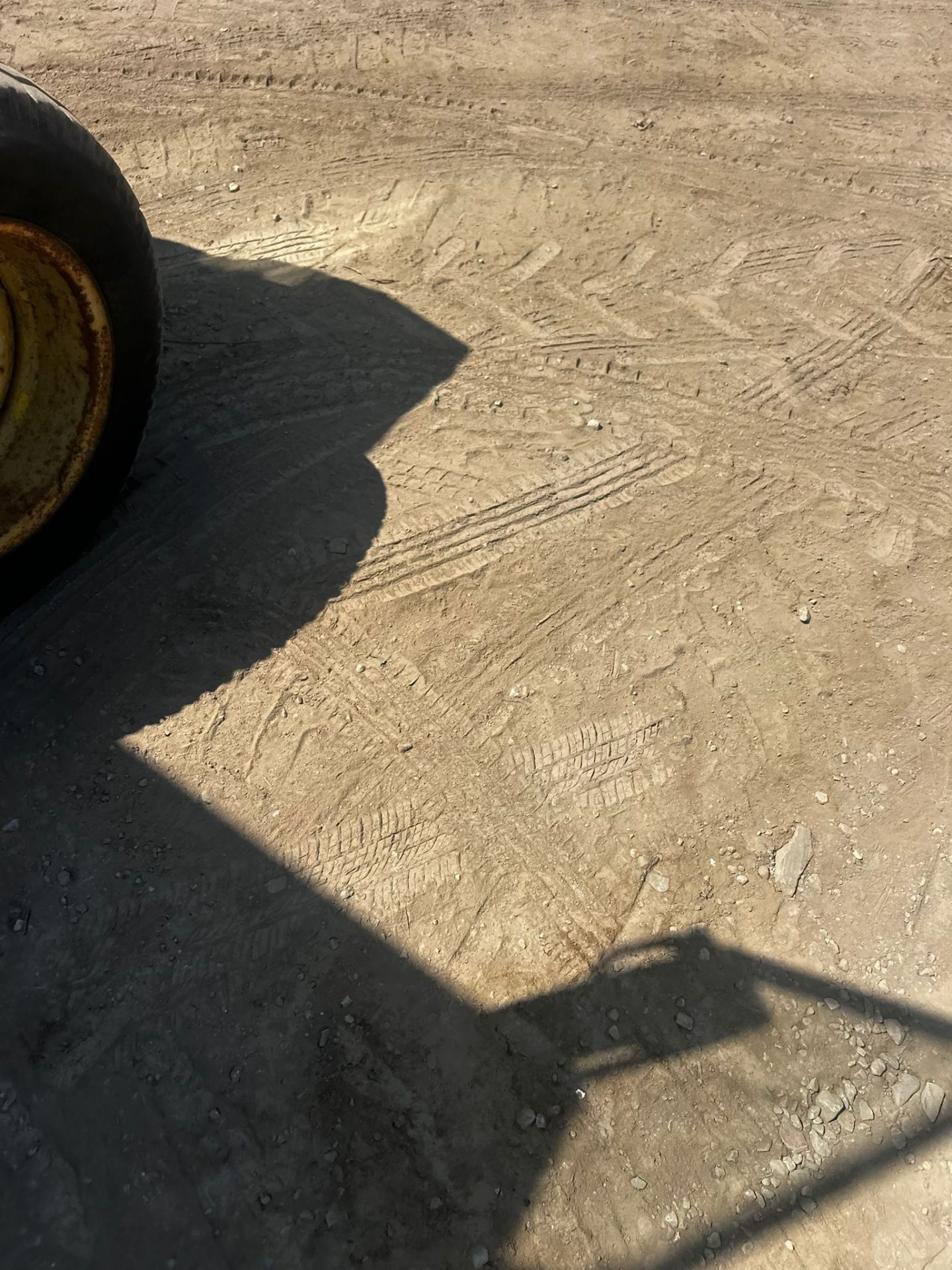 JOHN DEERE 3130 2WD TRACTOR CAB PTO CLASSIC FARM TRACTOR - Image 15