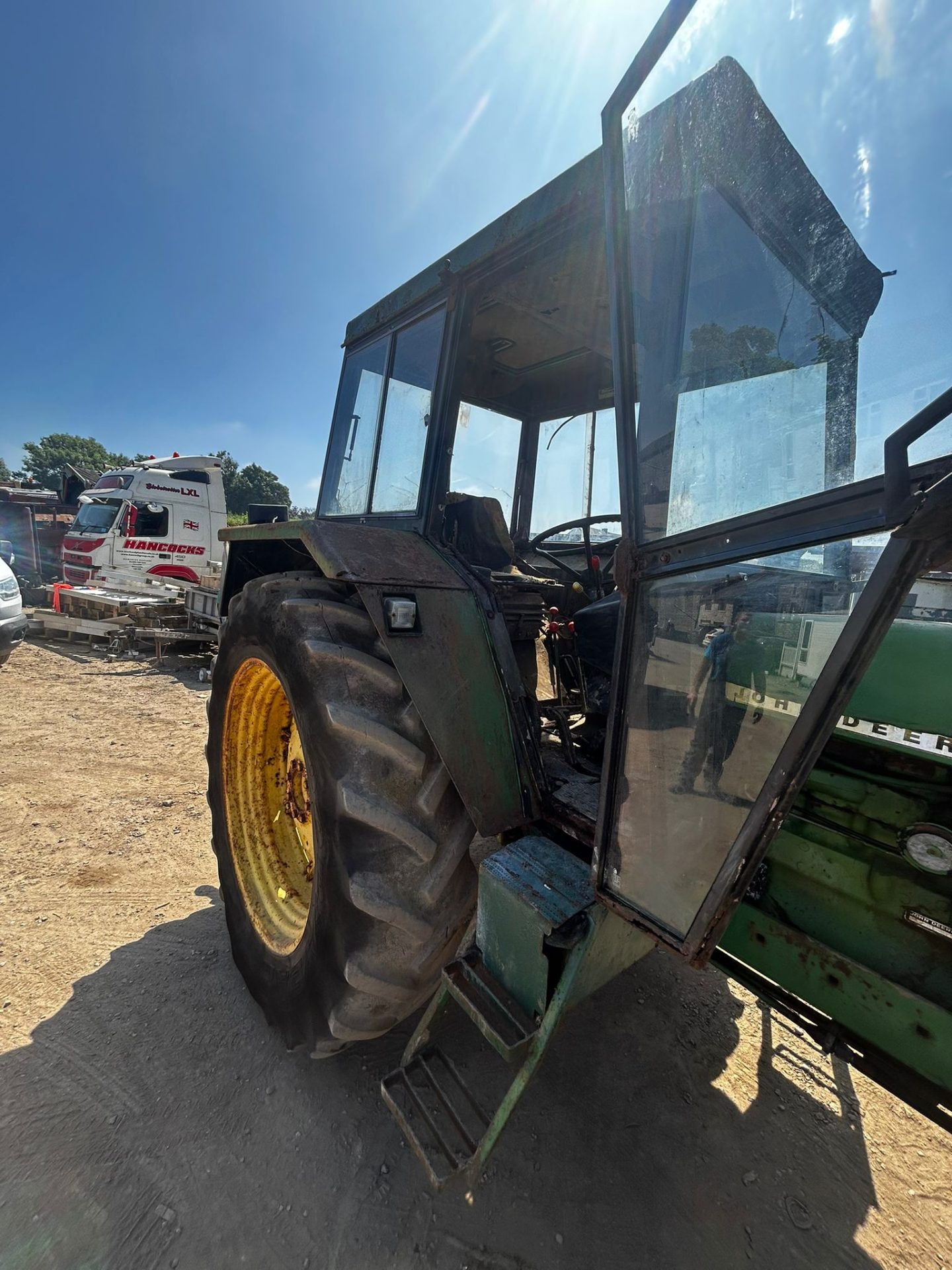 JOHN DEERE 3130 2WD TRACTOR CAB PTO CLASSIC FARM TRACTOR - Image 16