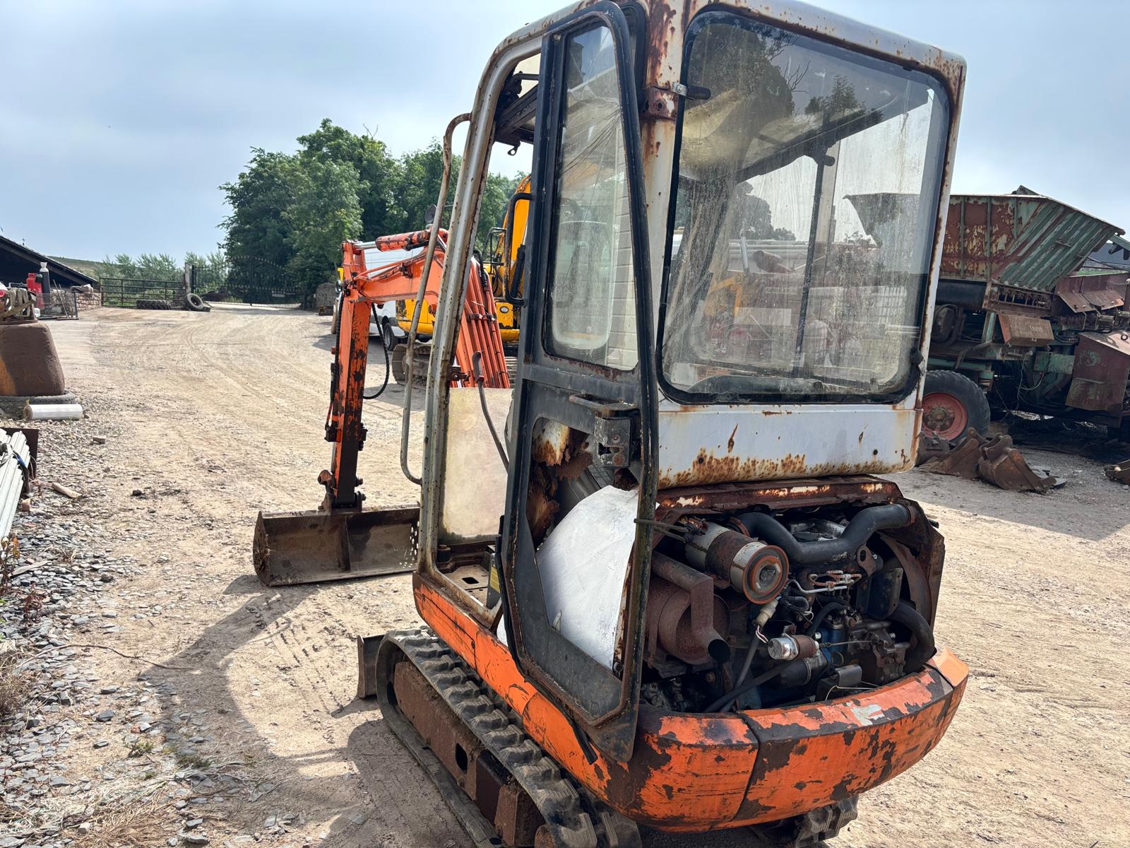 HITACHI EX1.5 MINI DIGGER RUBBER TRACKS EXPORT MICRO EXCAVATOR 3 BUCKETS - Image 11