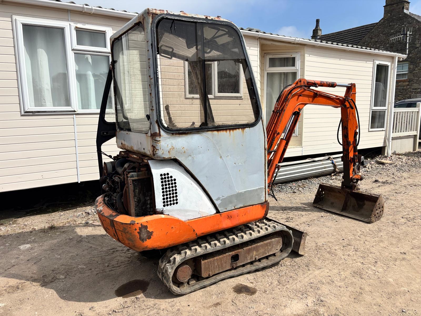 HITACHI EX1.5 MINI DIGGER RUBBER TRACKS EXPORT MICRO EXCAVATOR 3 BUCKETS - Image 10
