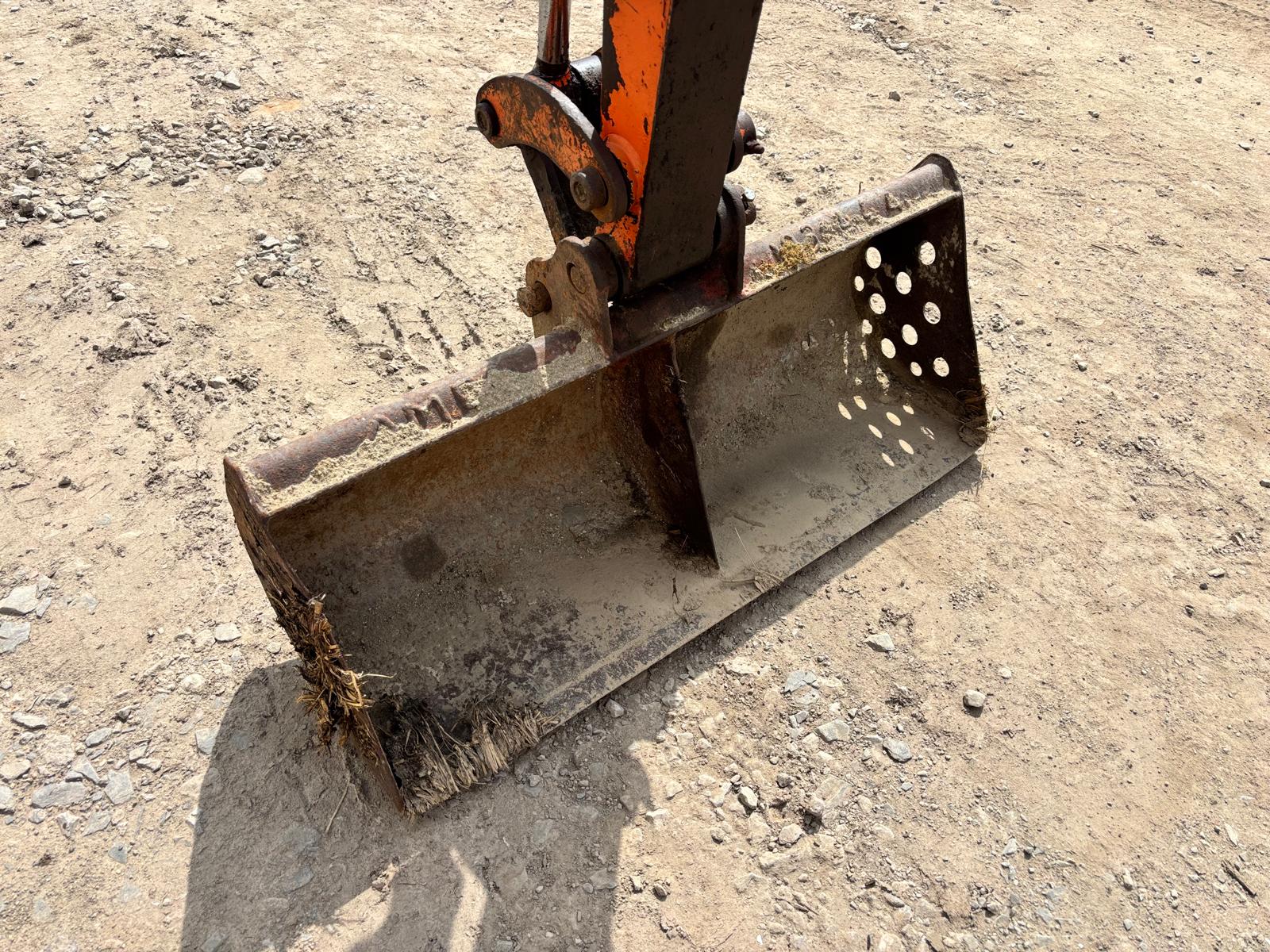 HITACHI EX1.5 MINI DIGGER RUBBER TRACKS EXPORT MICRO EXCAVATOR 3 BUCKETS - Image 5