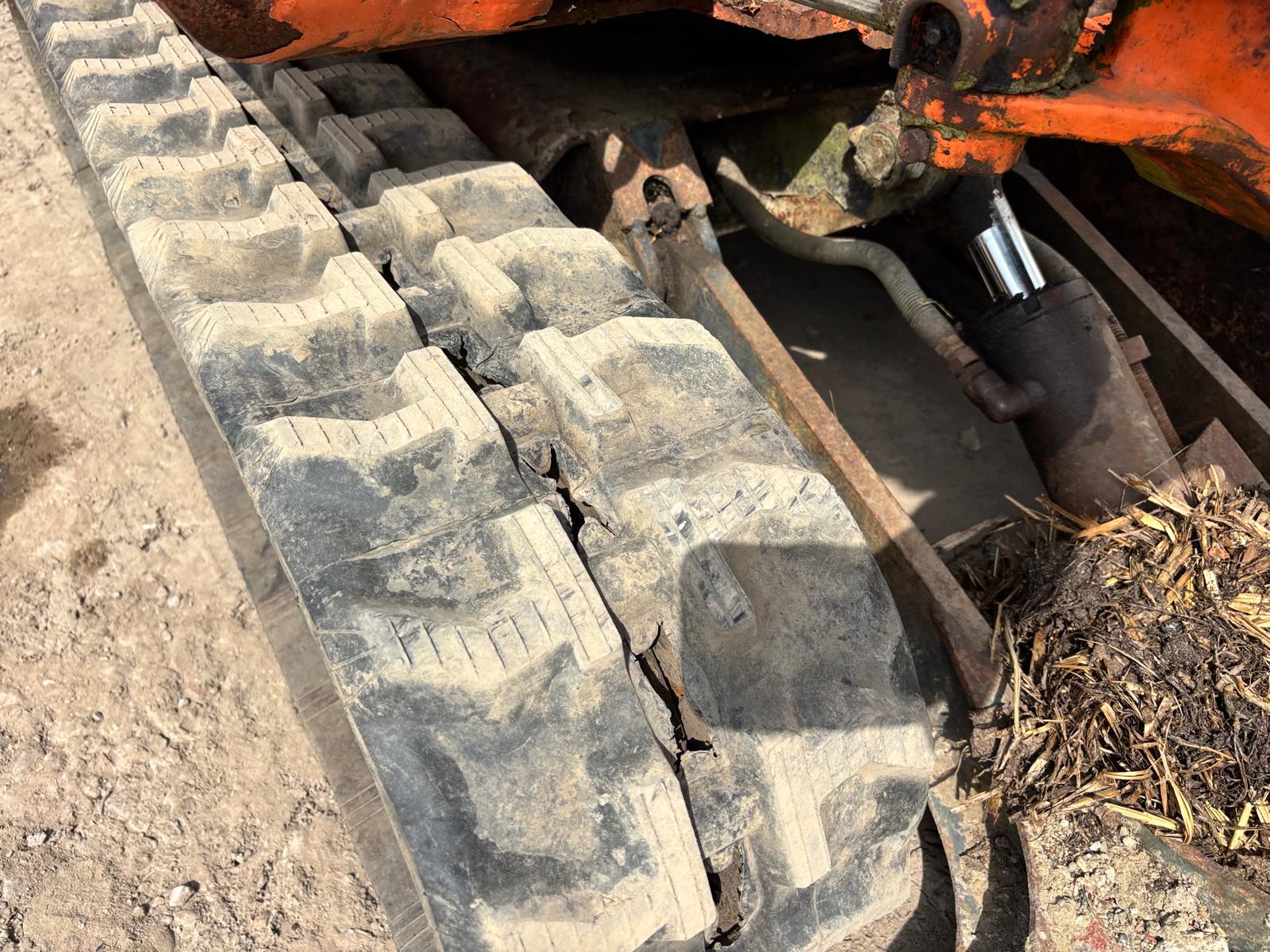 HITACHI EX1.5 MINI DIGGER RUBBER TRACKS EXPORT MICRO EXCAVATOR 3 BUCKETS - Image 4