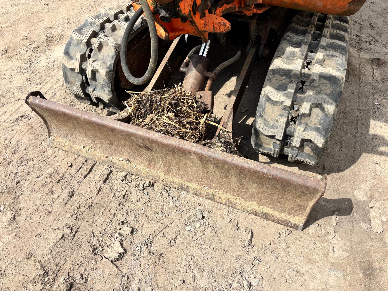 HITACHI EX1.5 MINI DIGGER RUBBER TRACKS EXPORT MICRO EXCAVATOR 3 BUCKETS - Image 3