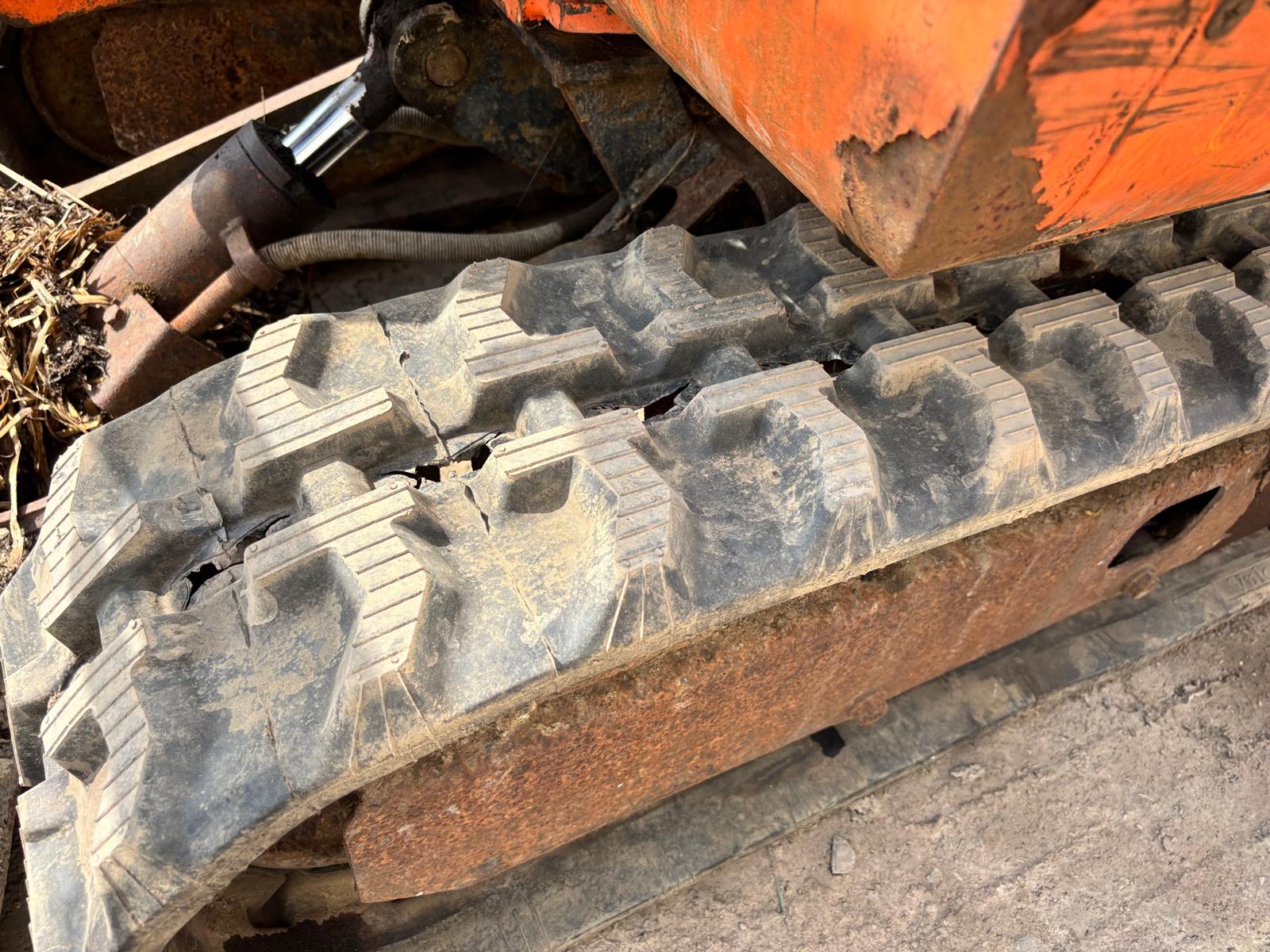 HITACHI EX1.5 MINI DIGGER RUBBER TRACKS EXPORT MICRO EXCAVATOR 3 BUCKETS - Image 9