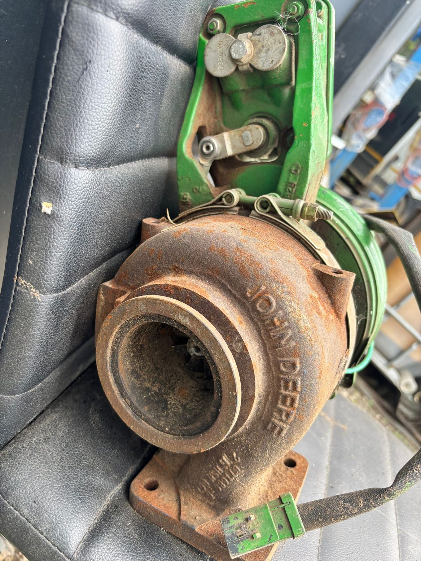 JOHN DEERE BORGWARNER VARIABLE GEOMETRY TURBOCHARGER RE548373 VGT TURBO SPARES OR REPAIRS - Image 2