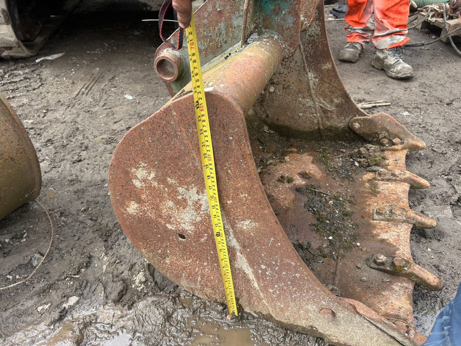 EXCAVATOR DIGGING BUCKET 50MM PINS 880MM / 35" HEAVY DUTY BUCKET – TAG 354051 - Image 5