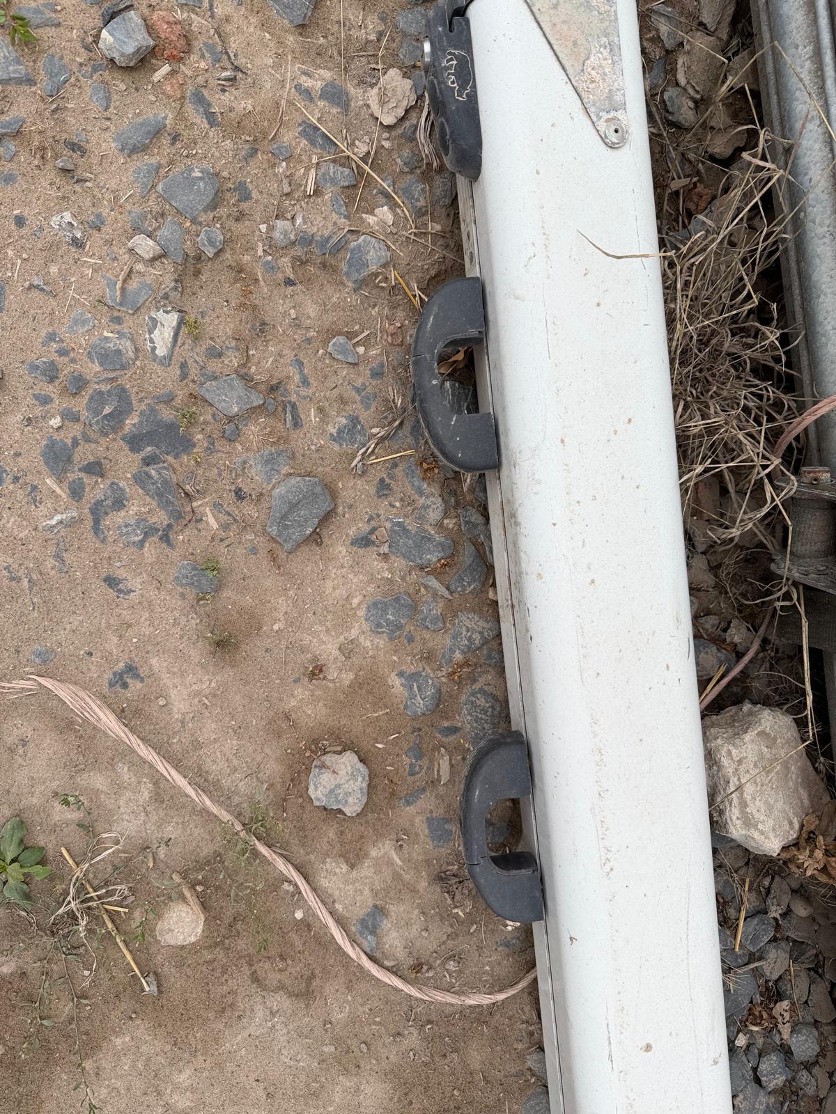 RHINO 3M ALUMINIUM PIPE TUBE LOCKABLE VAN ROOF PIPE CARRIER - Image 3