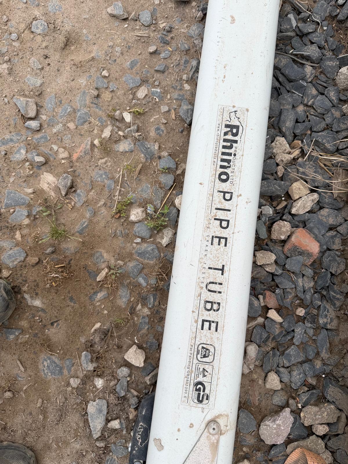 RHINO 3M ALUMINIUM PIPE TUBE LOCKABLE VAN ROOF PIPE CARRIER - Image 4