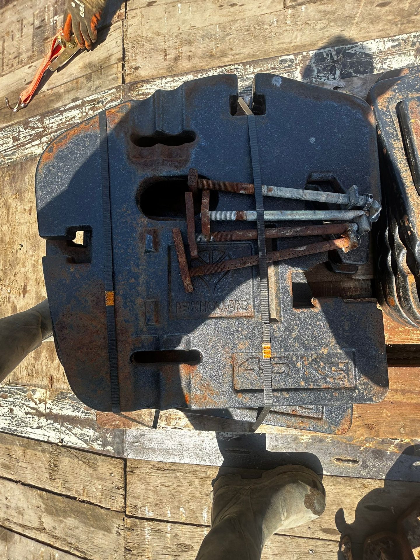 NEW HOLLAND TRACTOR FRONT WEIGHTS 45KG X15 14 GOOD 1 CRACKED - Image 2