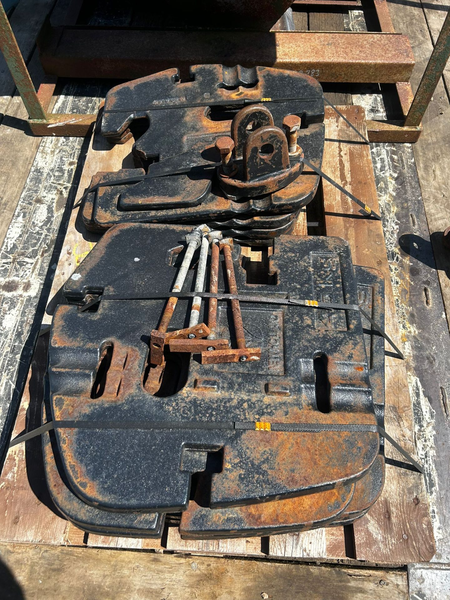 NEW HOLLAND TRACTOR FRONT WEIGHTS 45KG X15 14 GOOD 1 CRACKED