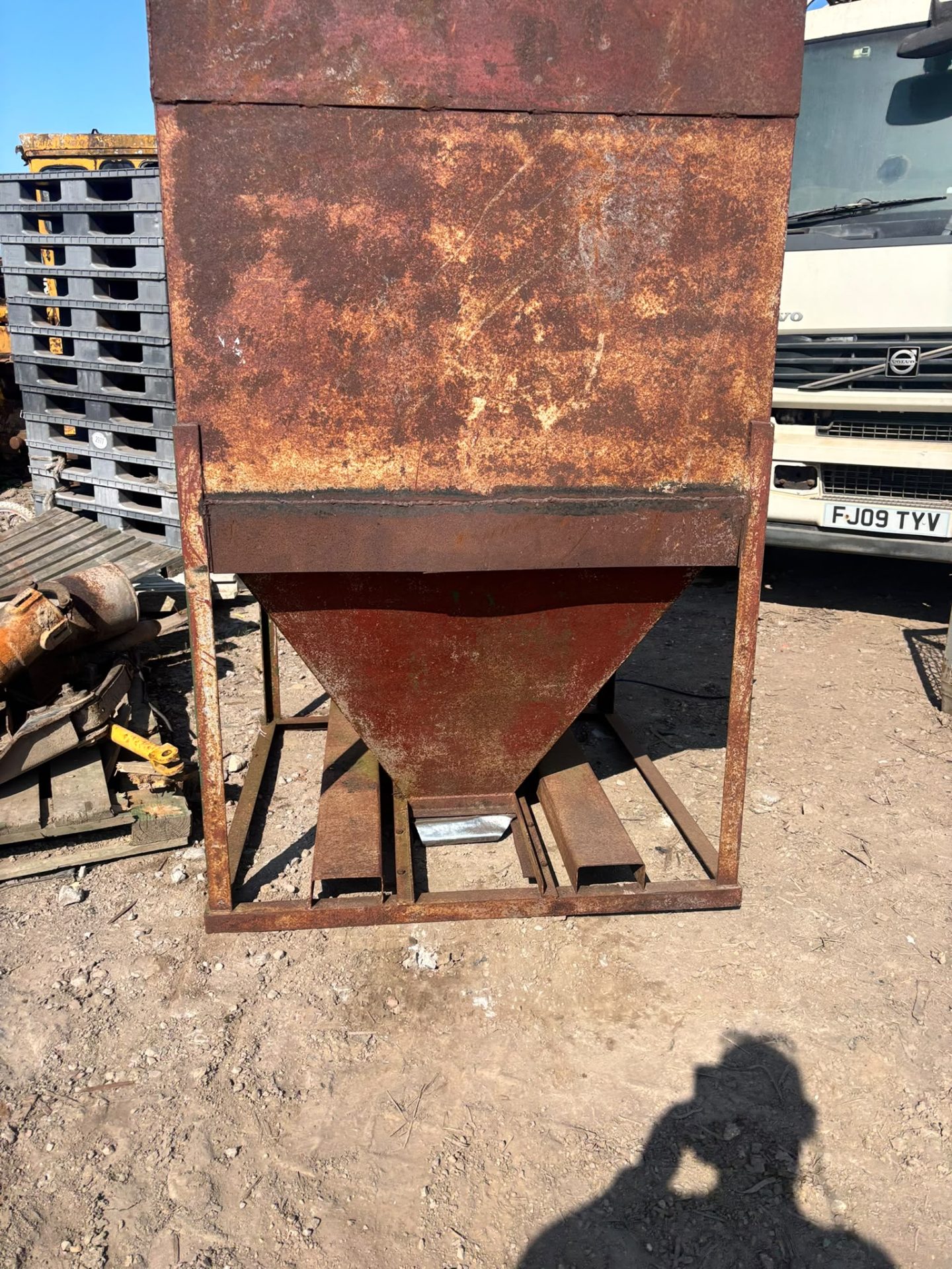 PROVIN STEEL ANIMAL FEED BIN HOPPER 2 TONNE FARM GRAIN PELLET - Image 2
