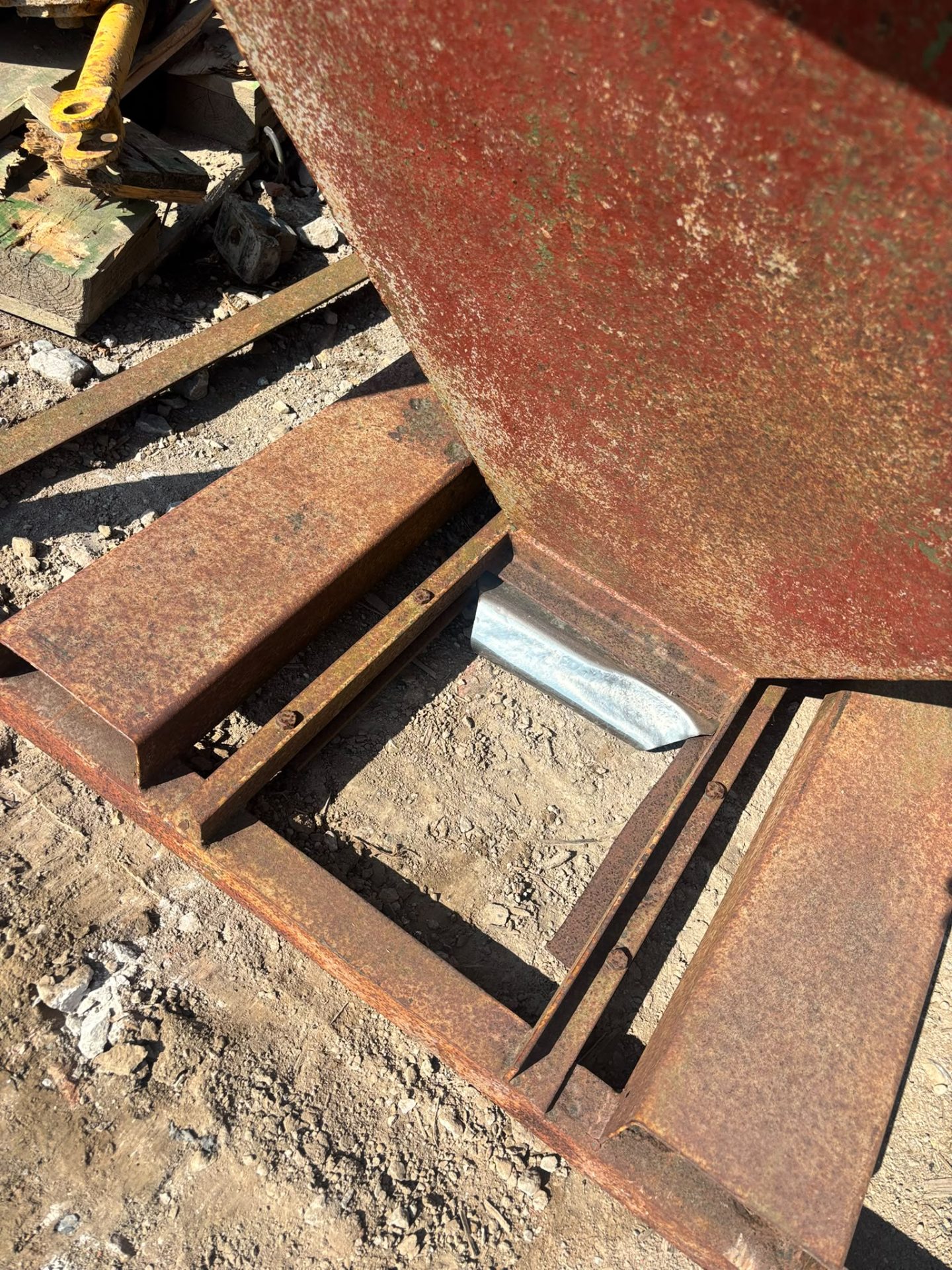 PROVIN STEEL ANIMAL FEED BIN HOPPER 2 TONNE FARM GRAIN PELLET - Image 6