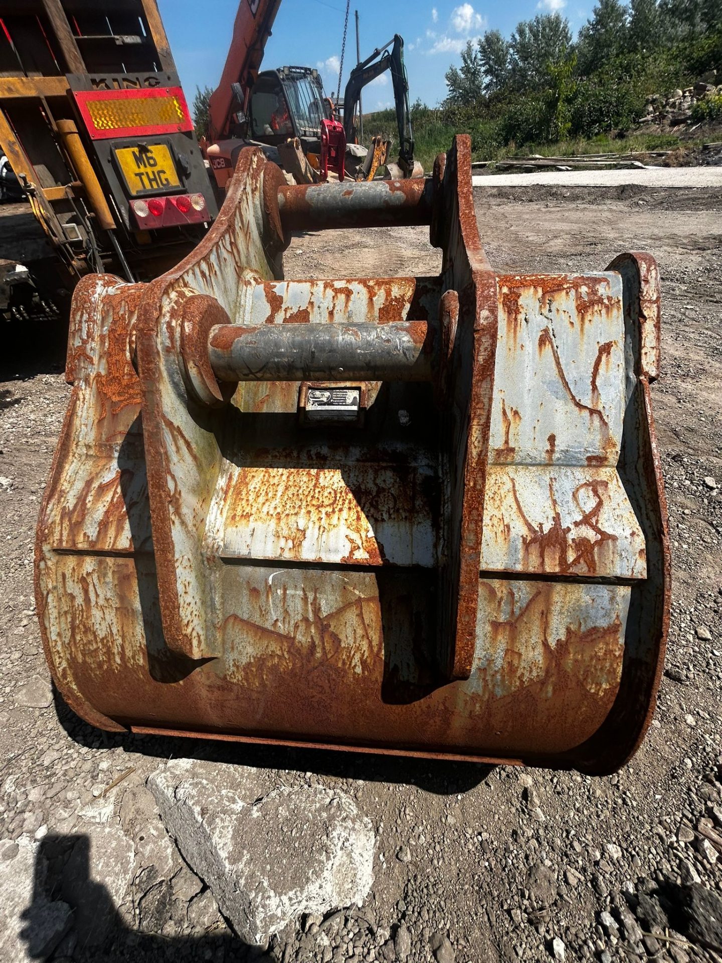 STRICKLAND 36IN 900MM DIGGER BUCKET 65MM PINS 13 TON EXCAVATOR - Image 4
