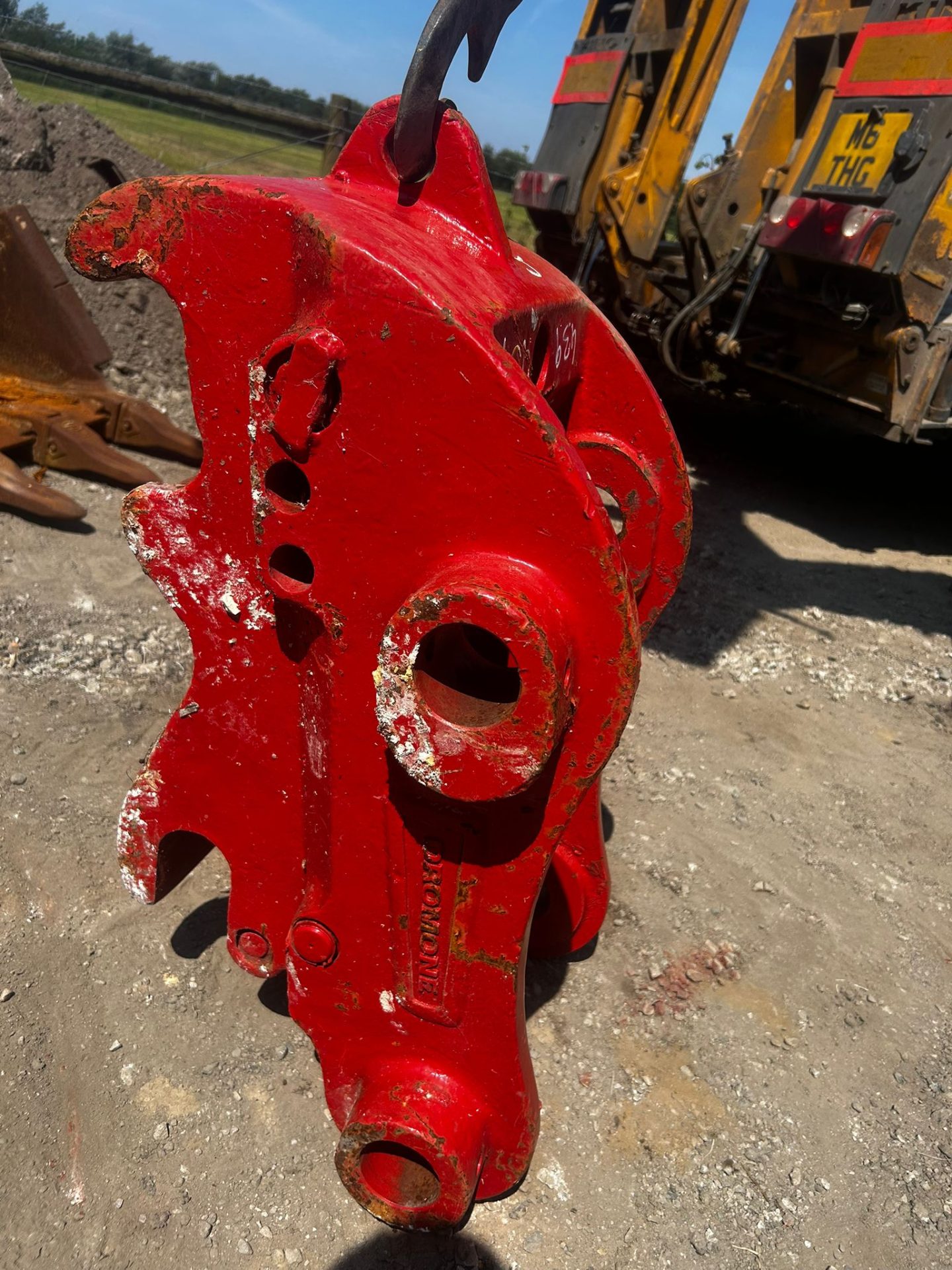 DROMONE HYDRAULIC QUICK HITCH 65MM PINS 13 TON EXCAVATOR DIGGER