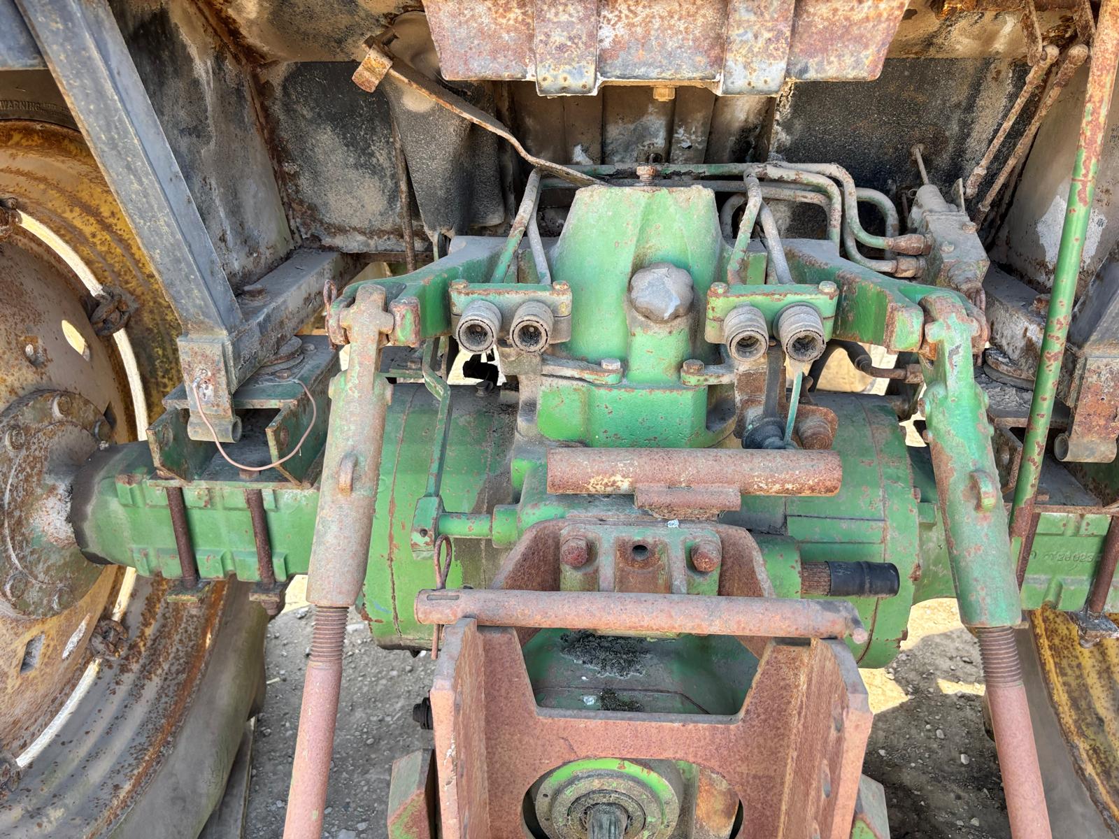JOHN DEERE 3130 2WD TRACTOR SEIZED ENGINE SPARES REPAIRS - Image 11