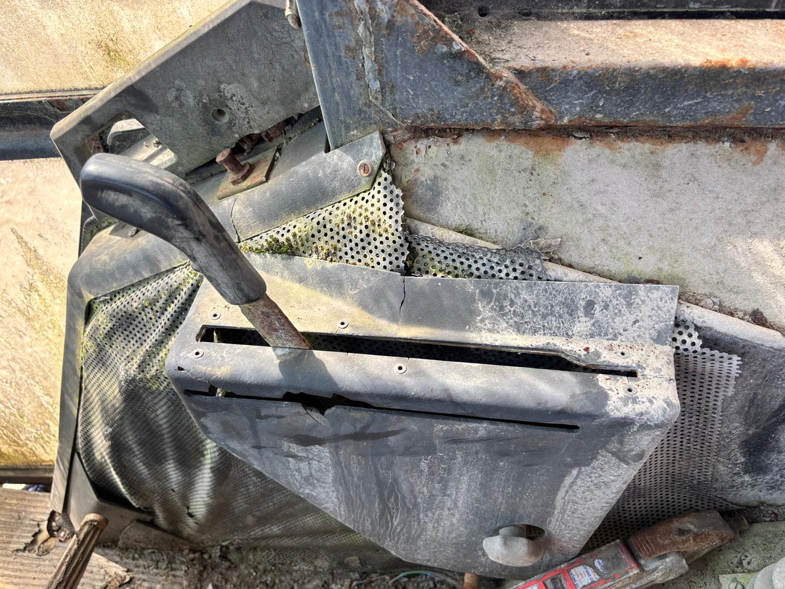 JOHN DEERE 3130 2WD TRACTOR SEIZED ENGINE SPARES REPAIRS - Image 15