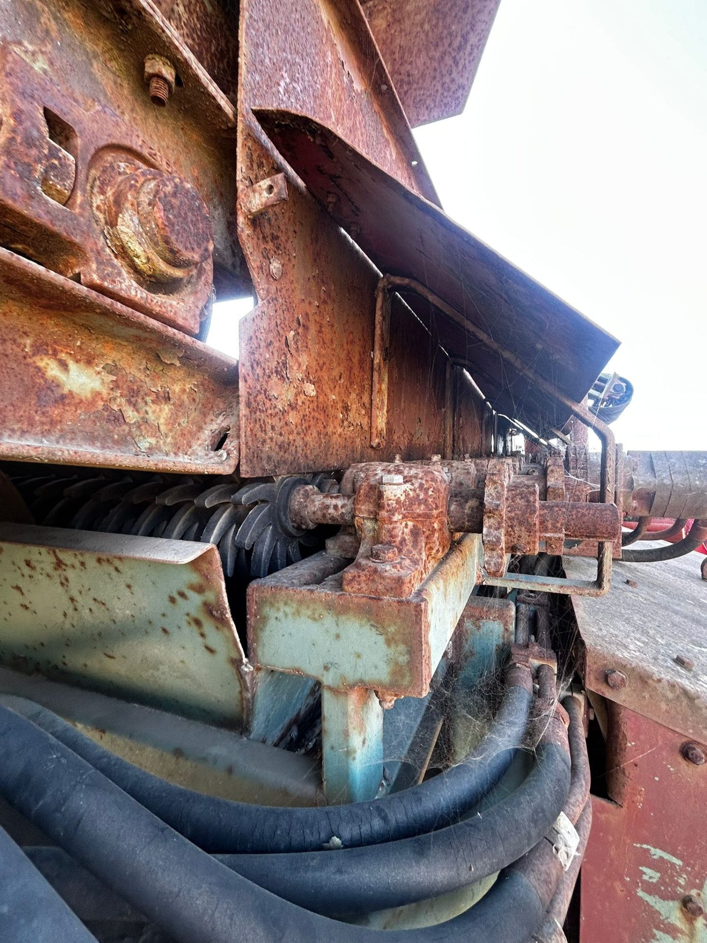 TAURUS MOBILE SCREENER 6 CYLINDER DEUTZ ENGINE CONVEYORS PROJECT - Image 4