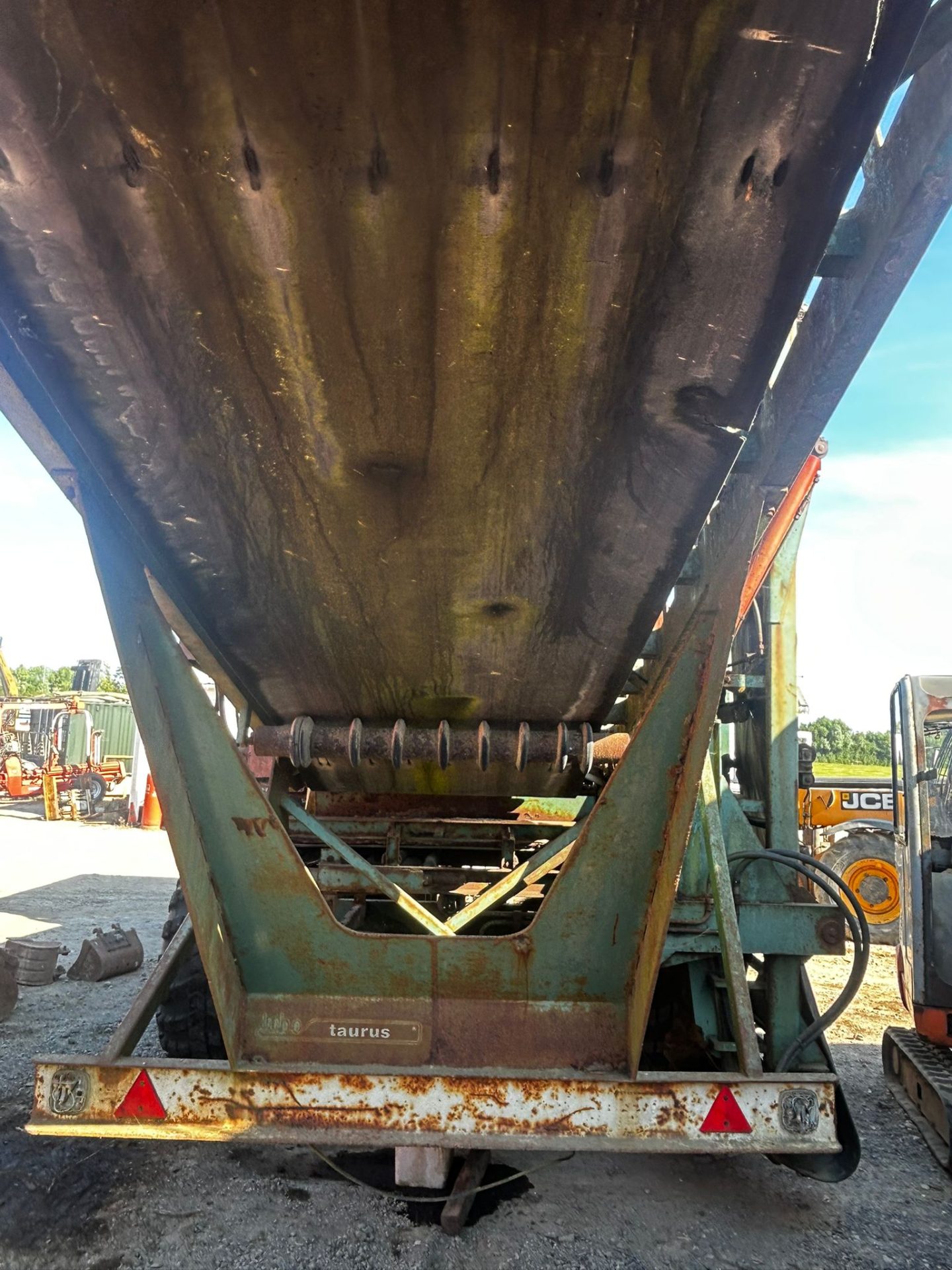 TAURUS MOBILE SCREENER 6 CYLINDER DEUTZ ENGINE CONVEYORS PROJECT - Image 9