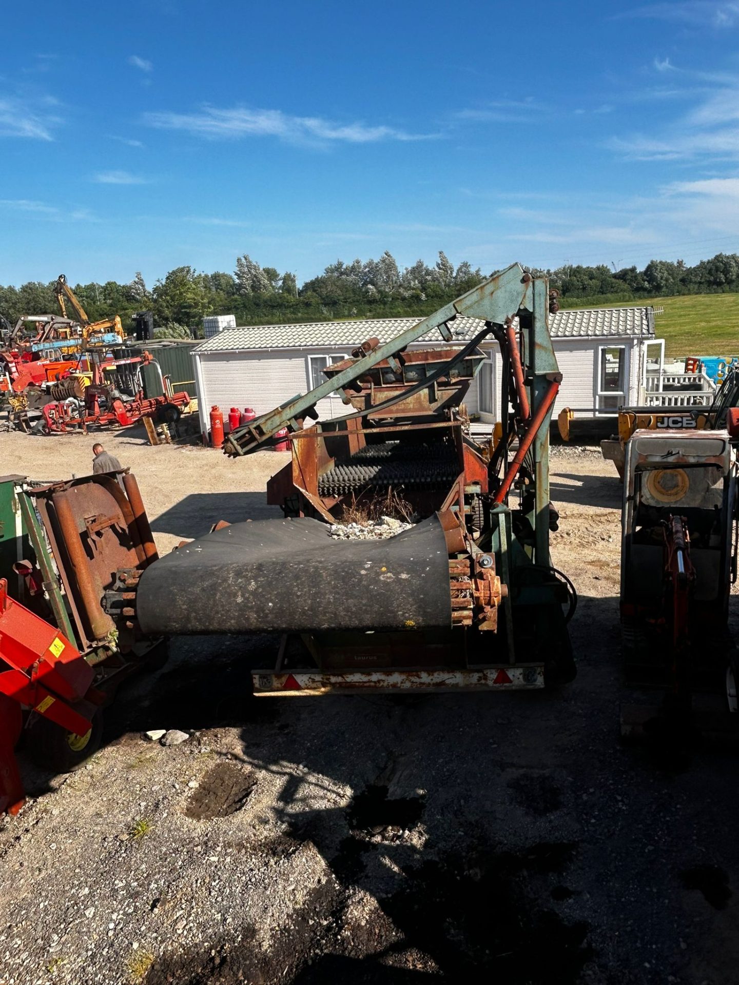 TAURUS MOBILE SCREENER 6 CYLINDER DEUTZ ENGINE CONVEYORS PROJECT - Image 10